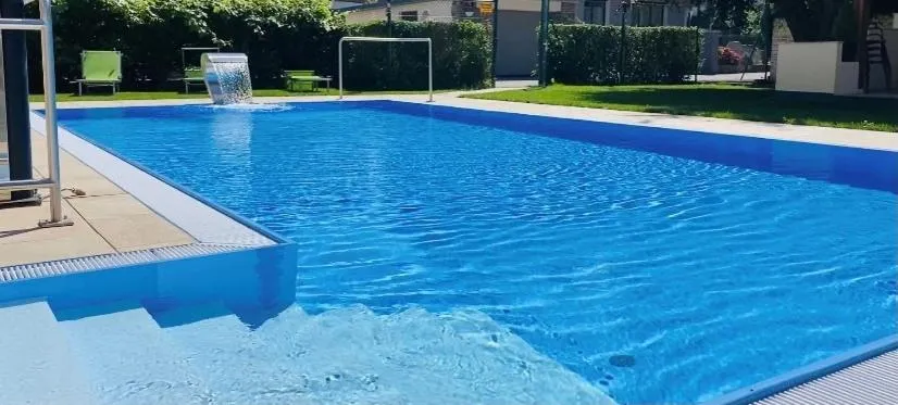 Swimming pool in Hotel Charlotte