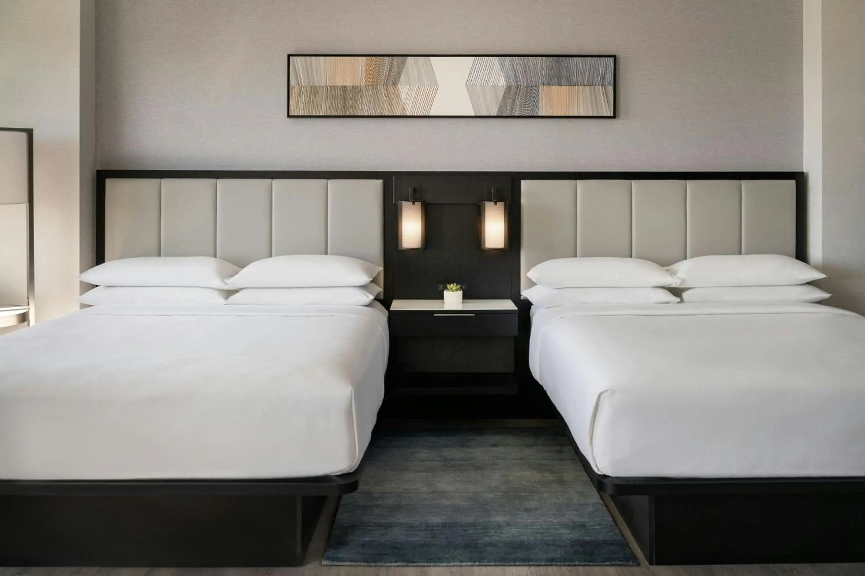 Queen Room with Two Queen Beds - Non-Smoking in Las Vegas Marriott Queen Room with Two Queen Beds - Non-Smoking in Las Vegas Marriott