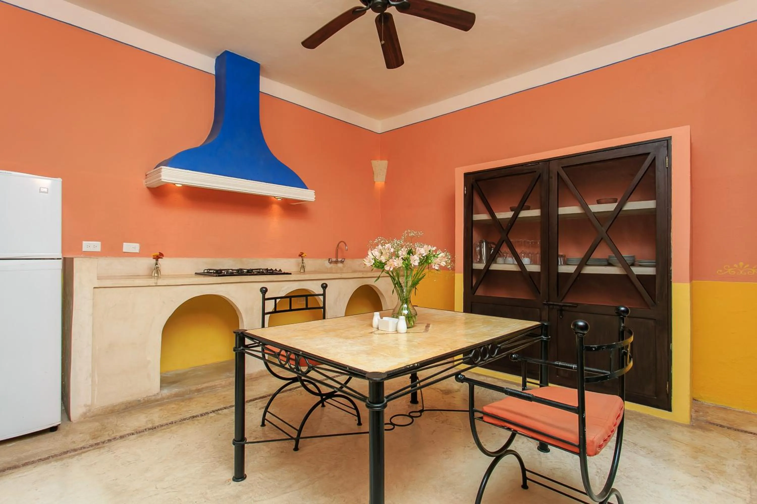 Communal kitchen in Art 64 Hotel Boutique - Adults Only