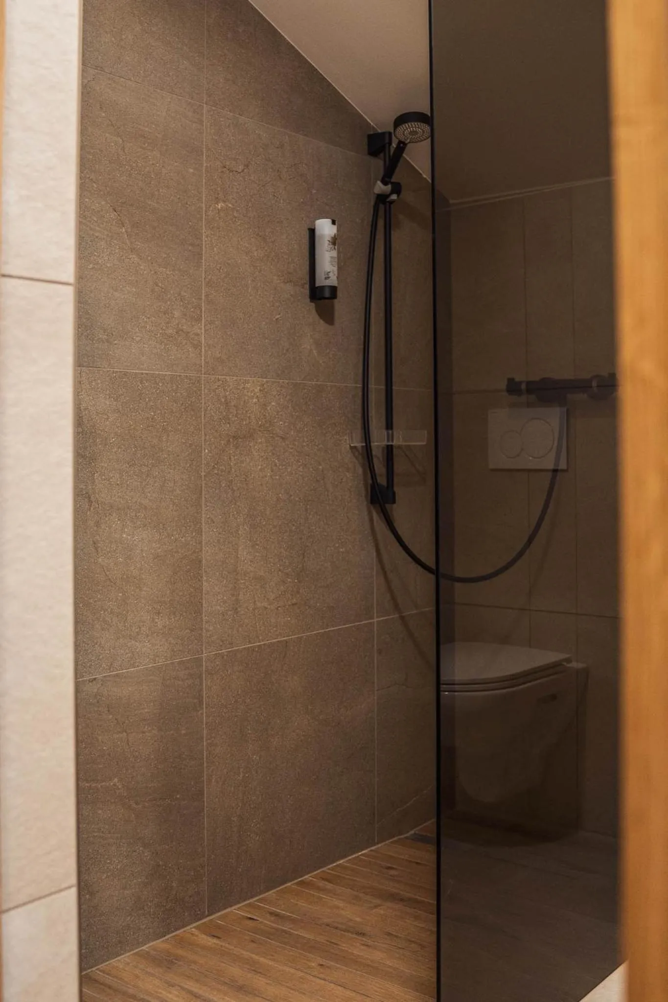 Shower in Bergrose Hideaway