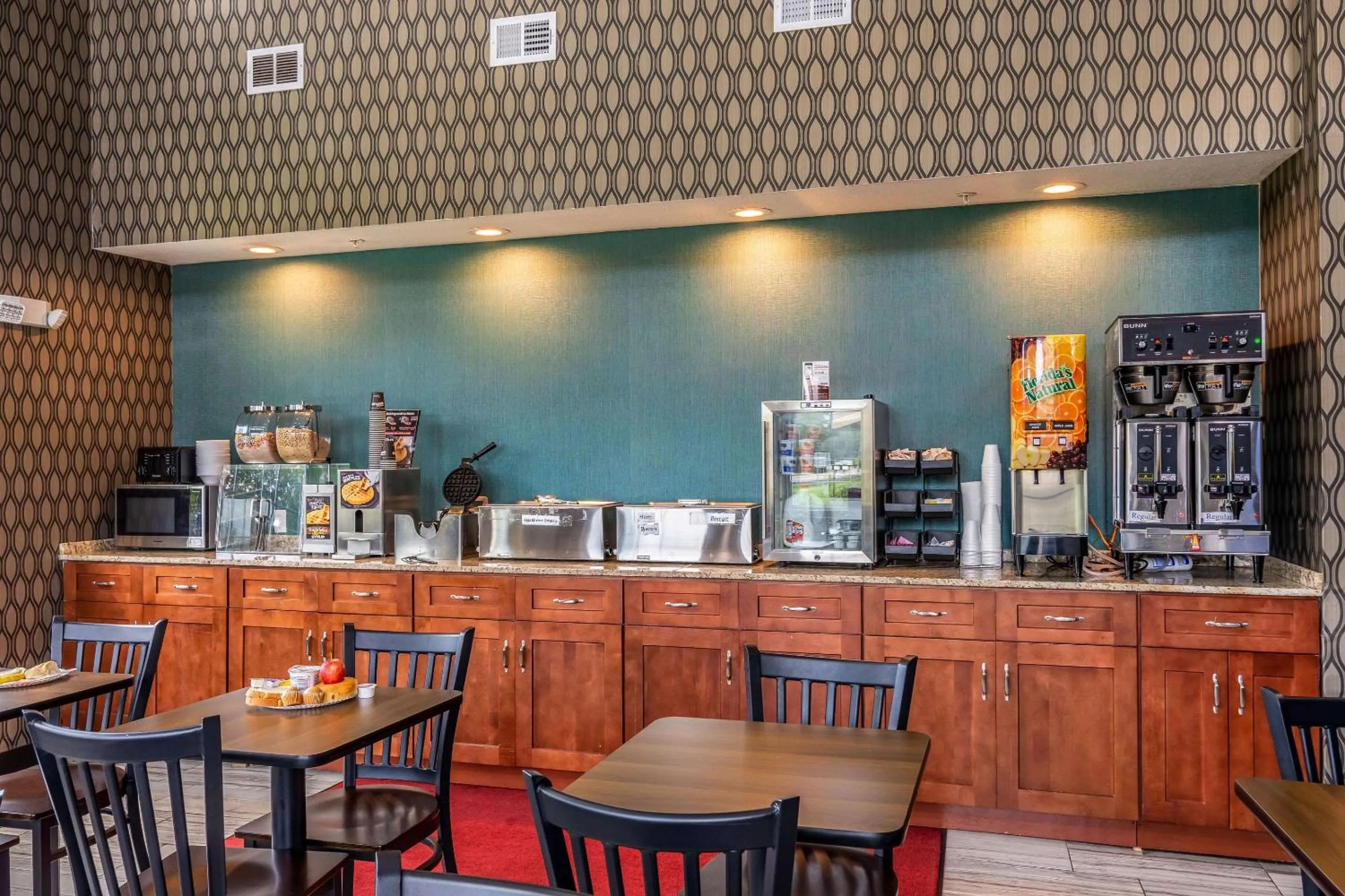 Restaurant/places to eat in Rodeway Inn & Suites Ithaca South