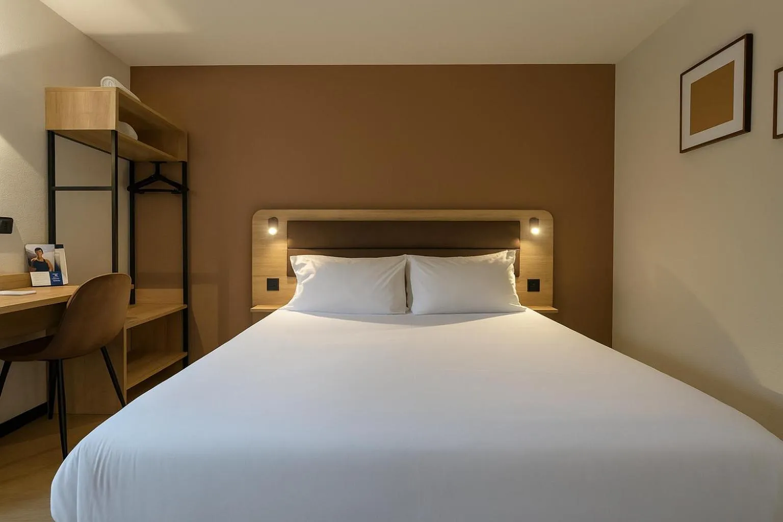 Bed in Brit Hotel Confort Rouen Centre