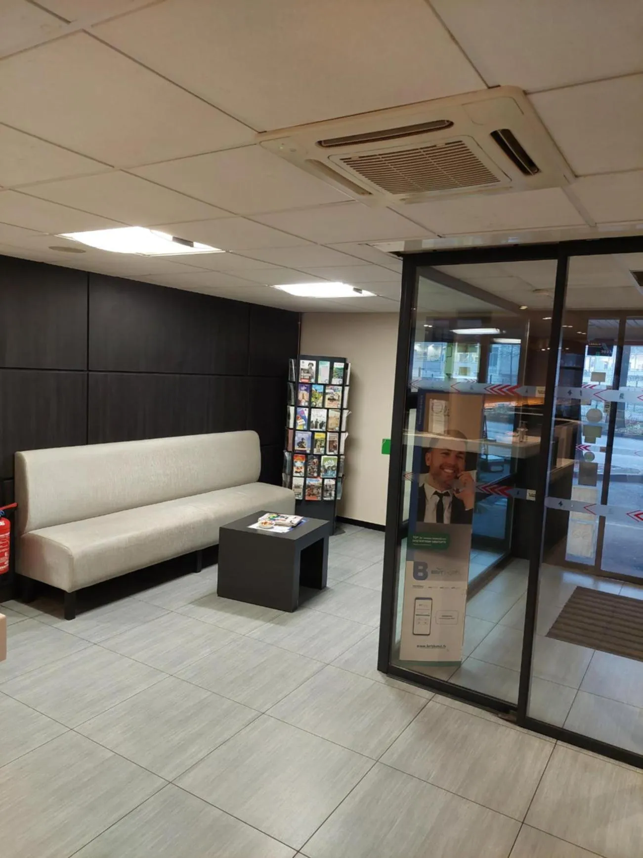 Seating area in Brit Hotel Confort Rouen Centre