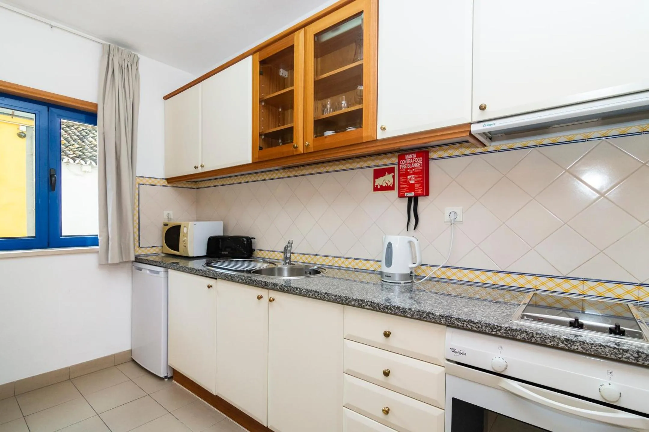 Kitchen or kitchenette in Apartamentos Rossio Mar