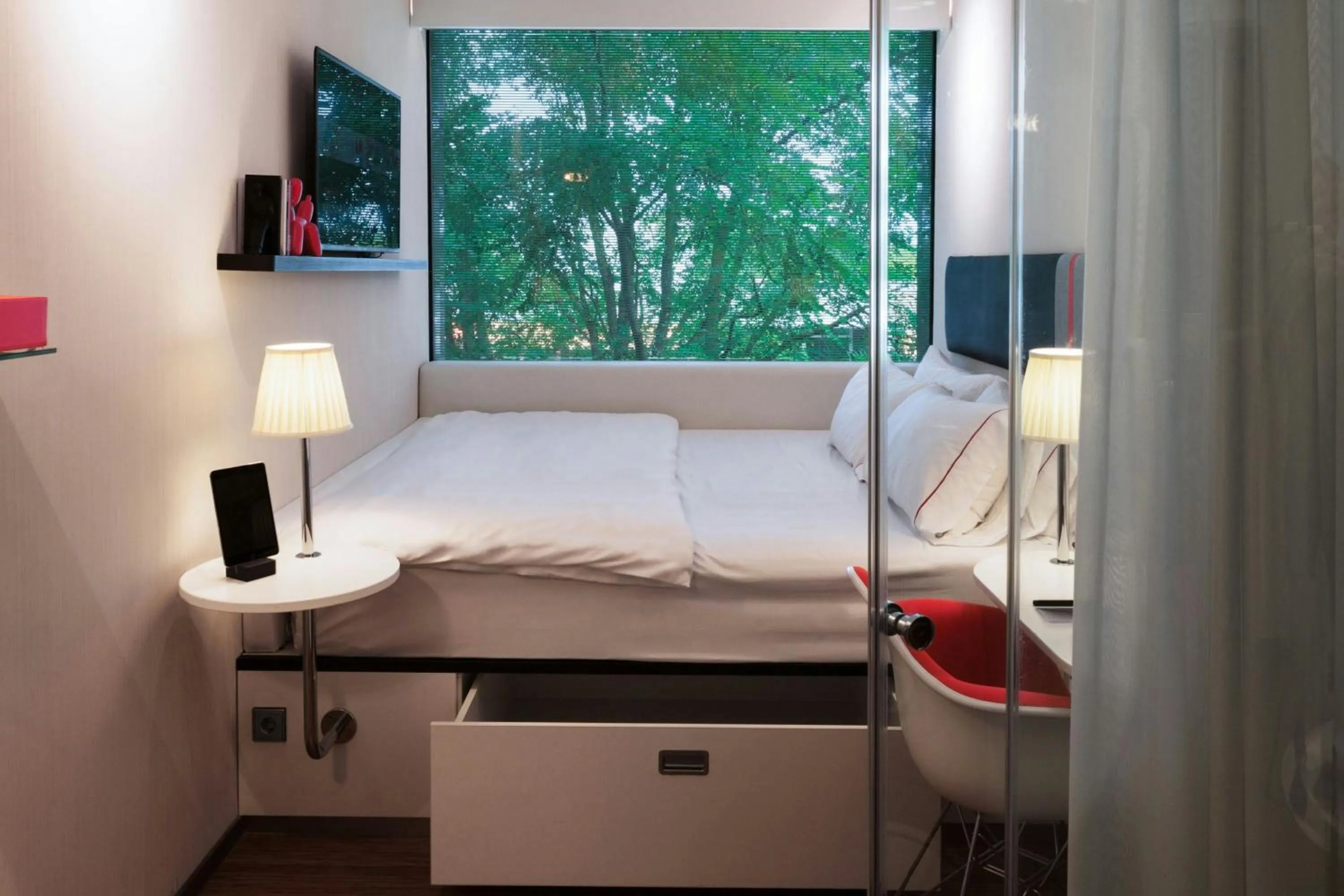 Bedroom, Bed in citizenM Amsterdam South