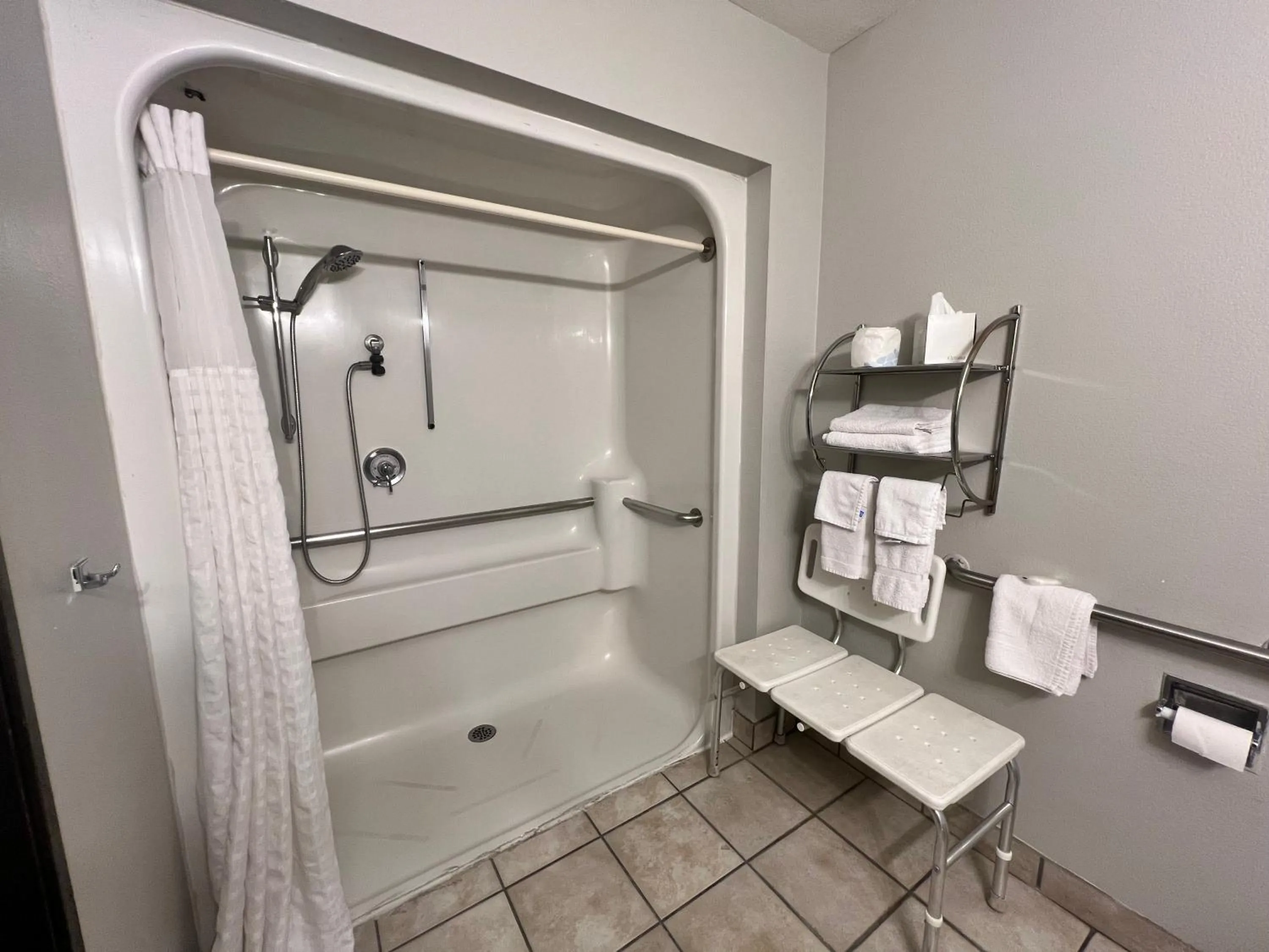 Bathroom in Antelope Inn & Suites
