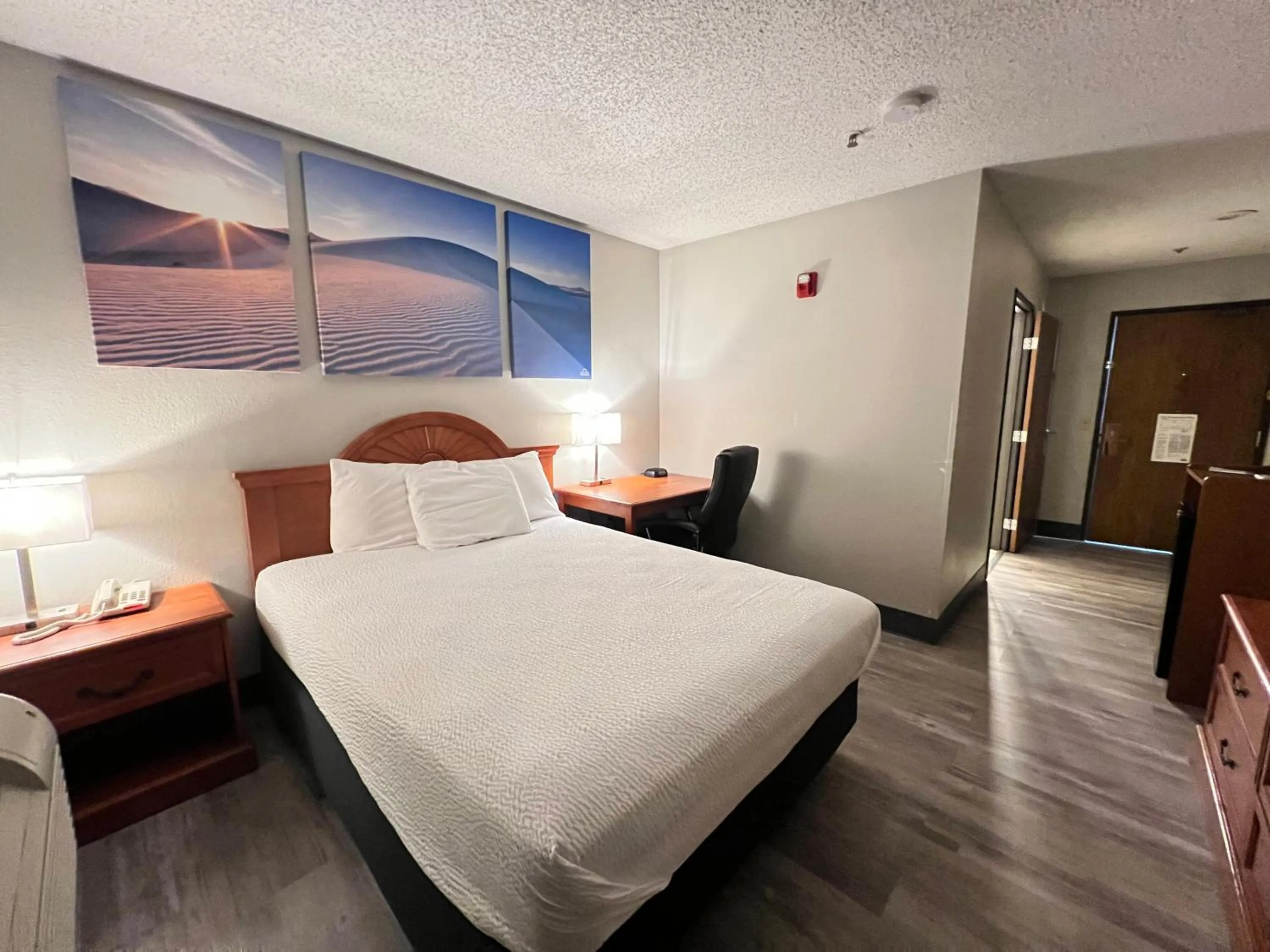 Photo of the whole room, Bed in Antelope Inn & Suites