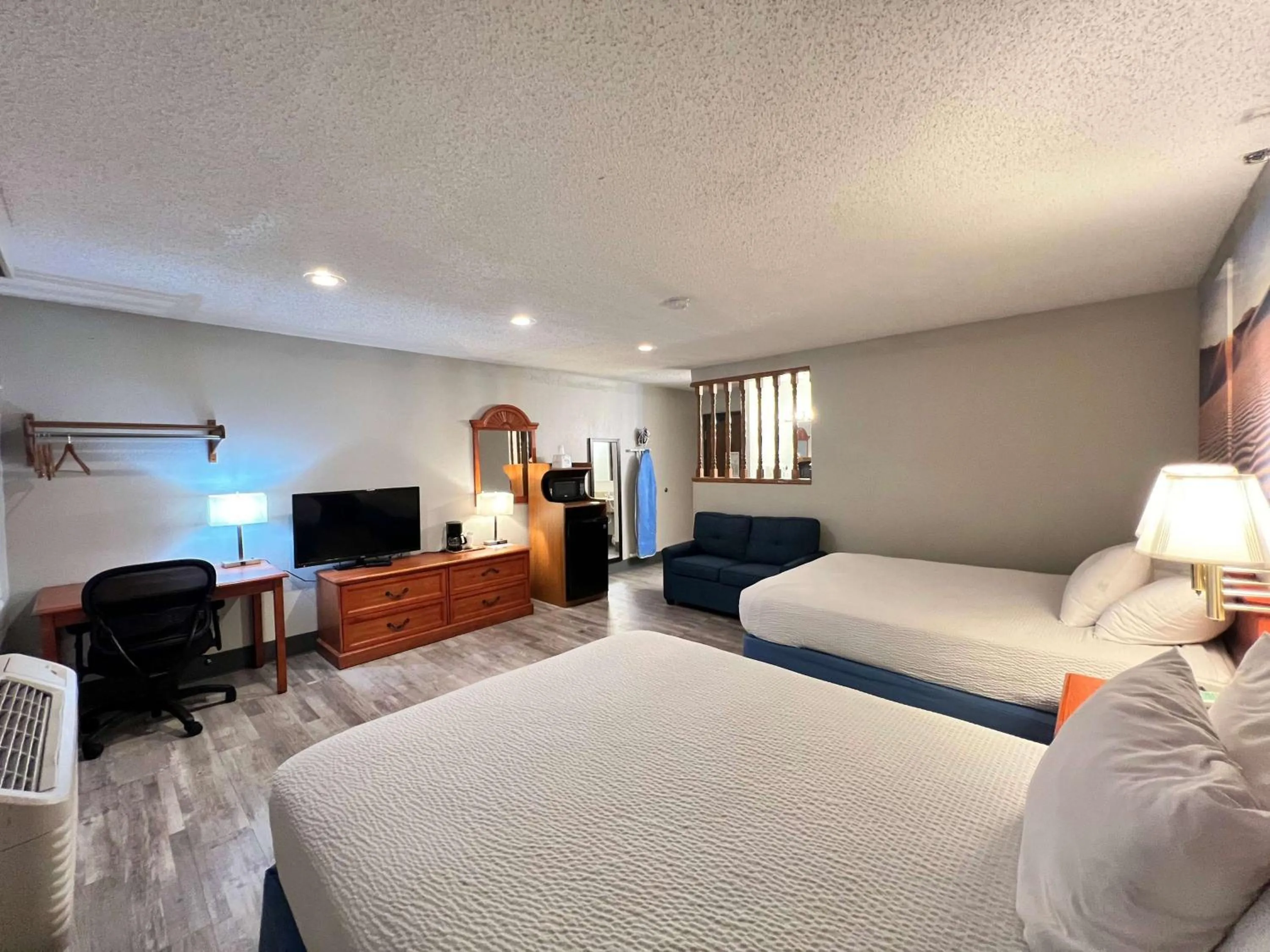 Photo of the whole room, Bed in Antelope Inn & Suites