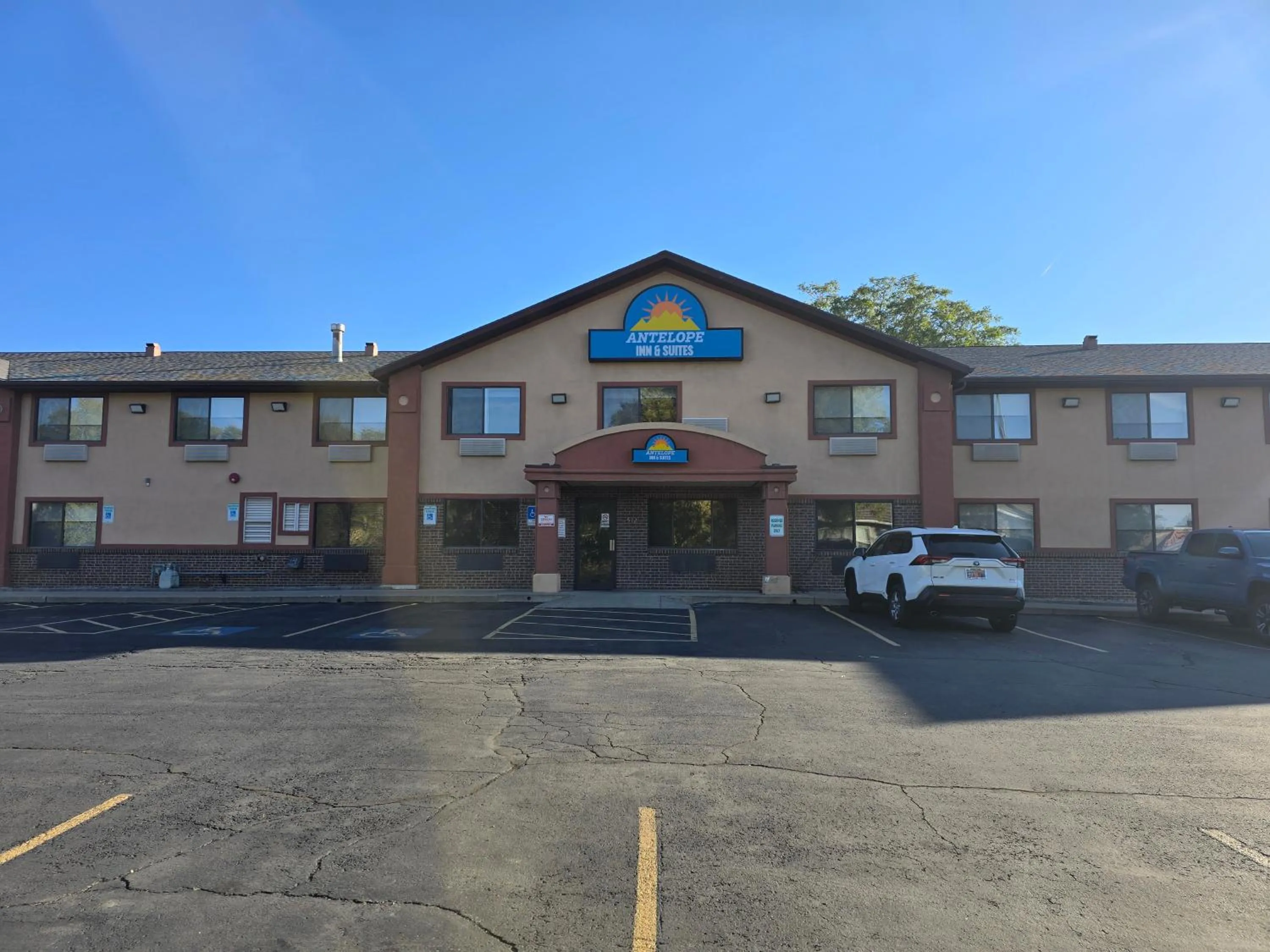 Property building in Antelope Inn & Suites