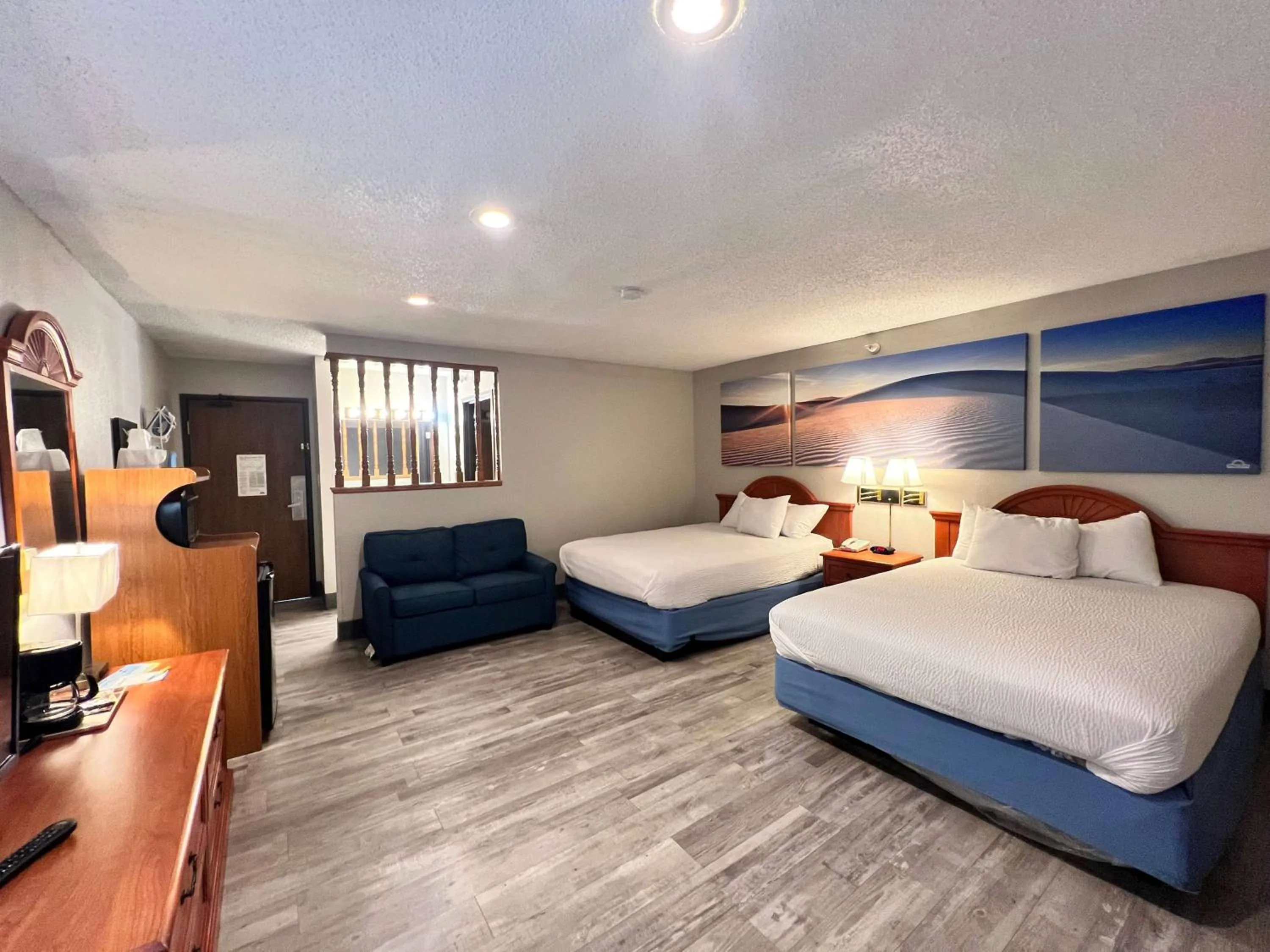 Photo of the whole room, Bed in Antelope Inn & Suites