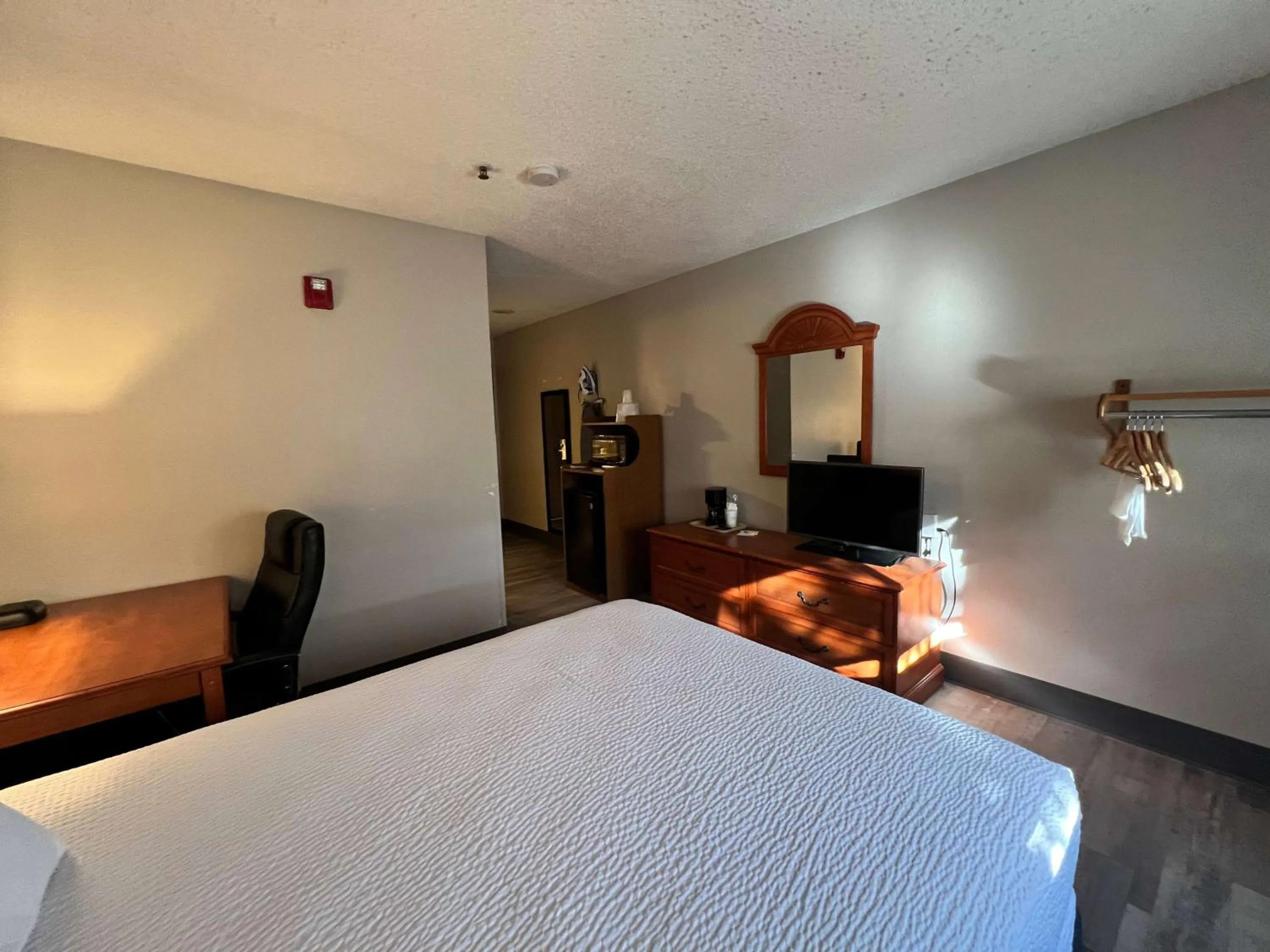 Photo of the whole room, Bed in Antelope Inn & Suites