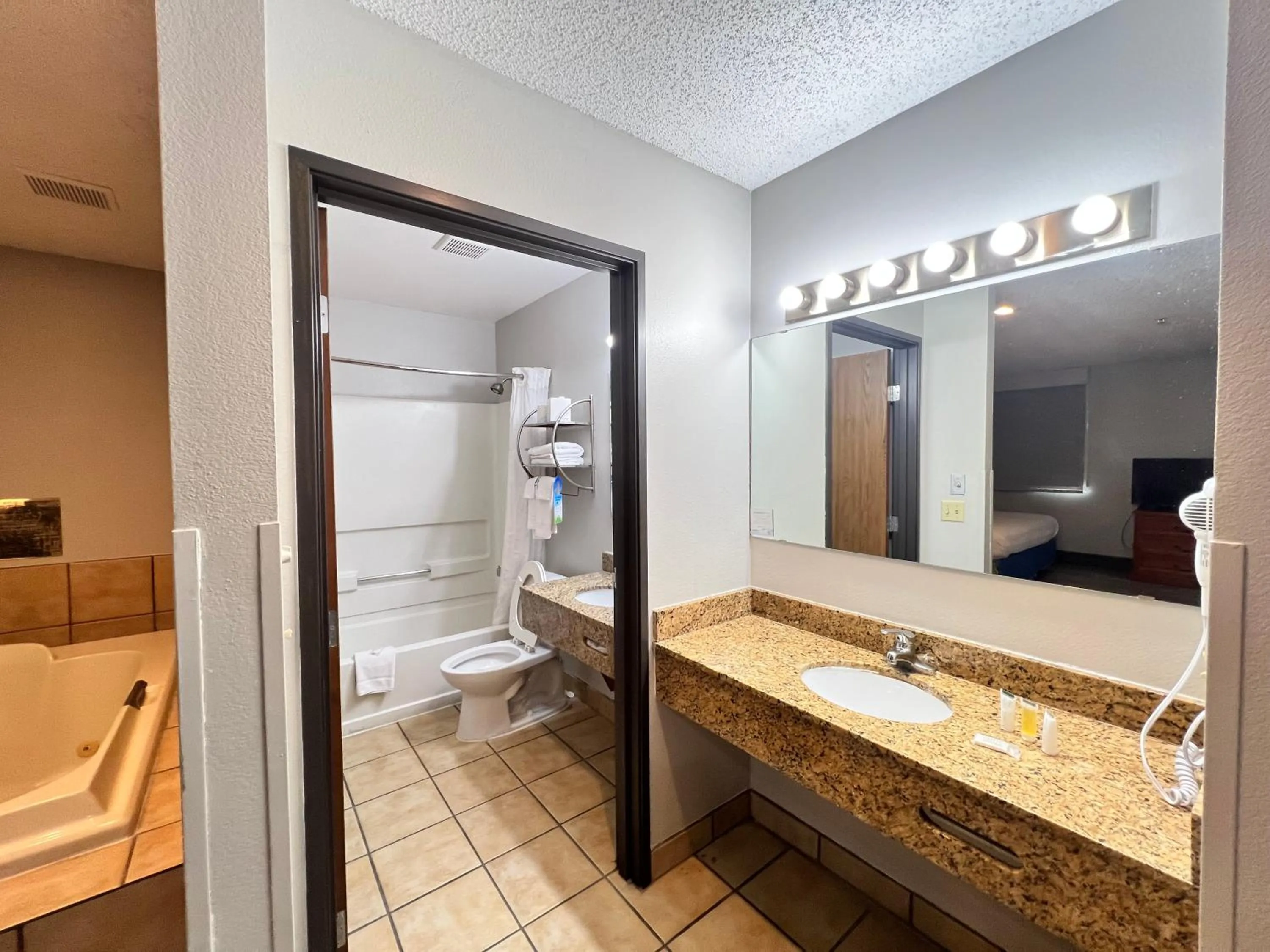 Bathroom in Antelope Inn & Suites