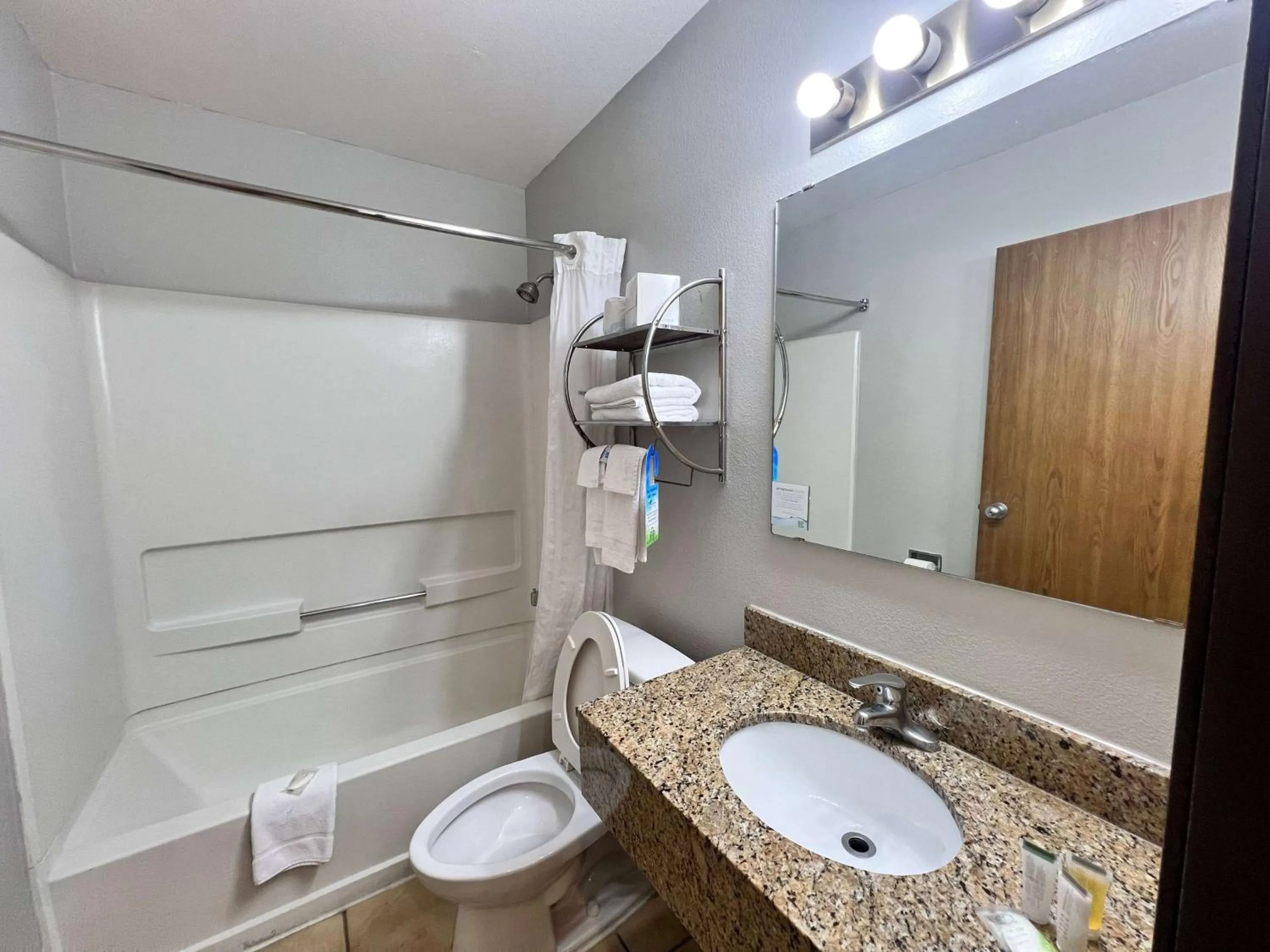 TV and multimedia in Antelope Inn & Suites