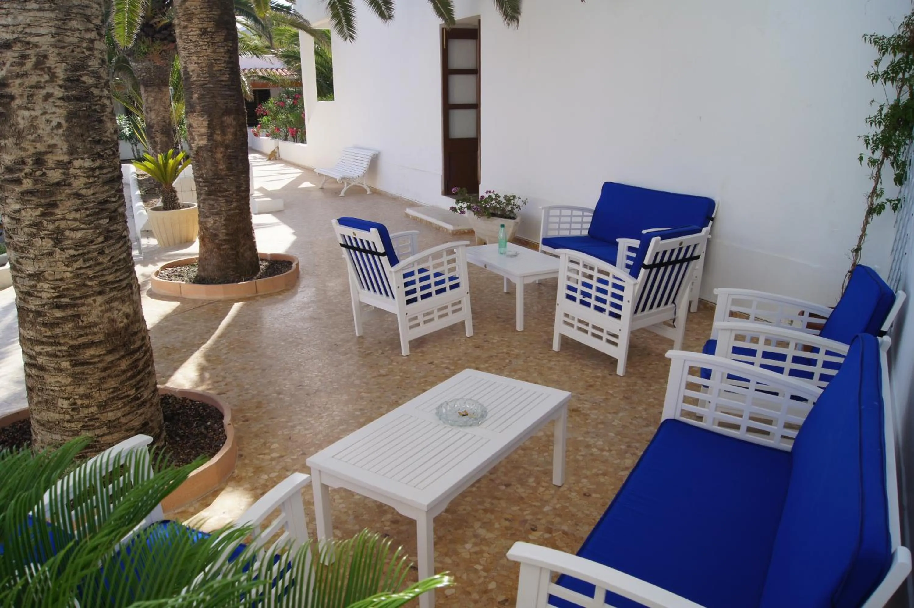 Facade/entrance in Hotel Roca Bella