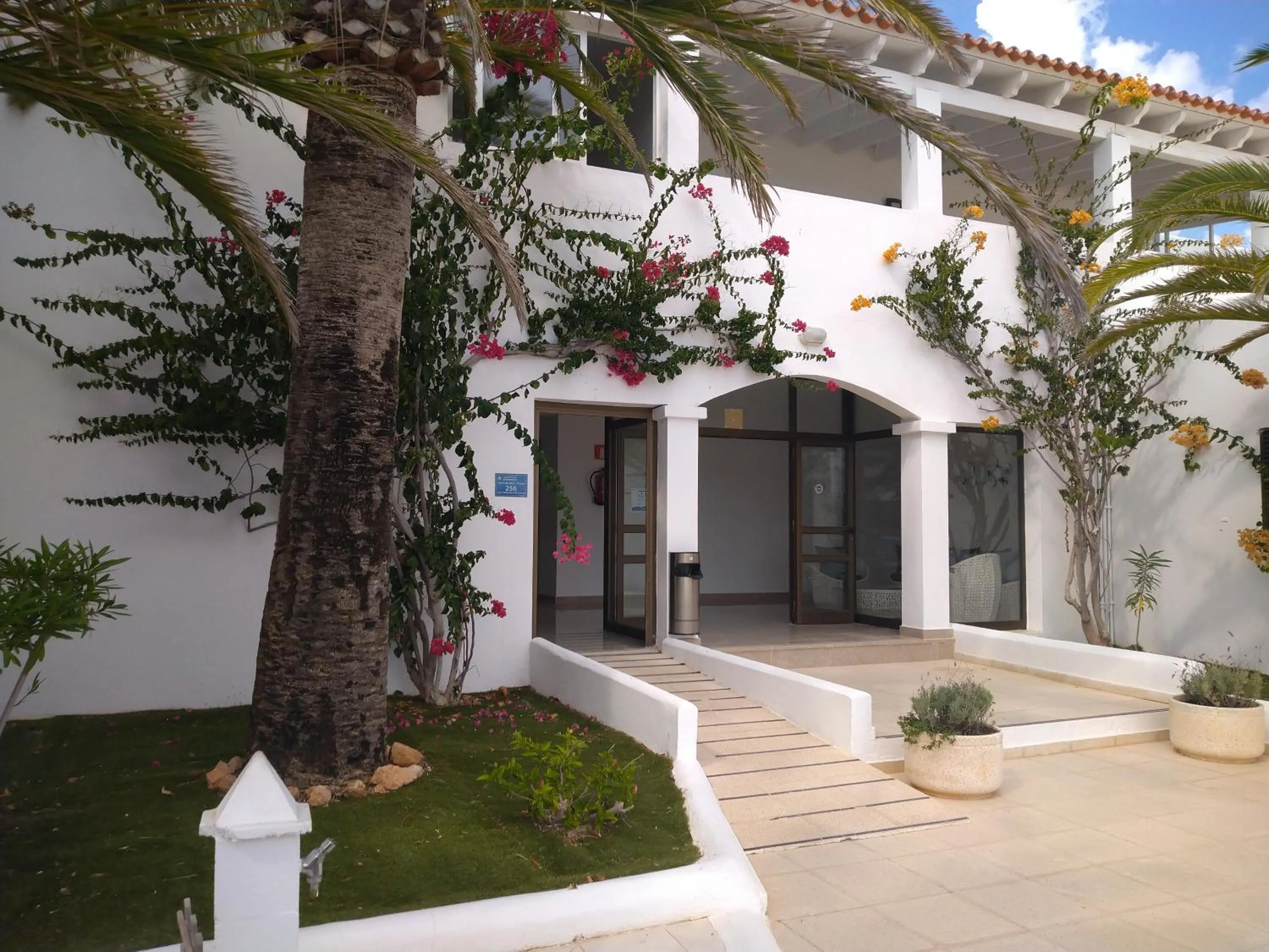 Property building in Hotel Roca Bella