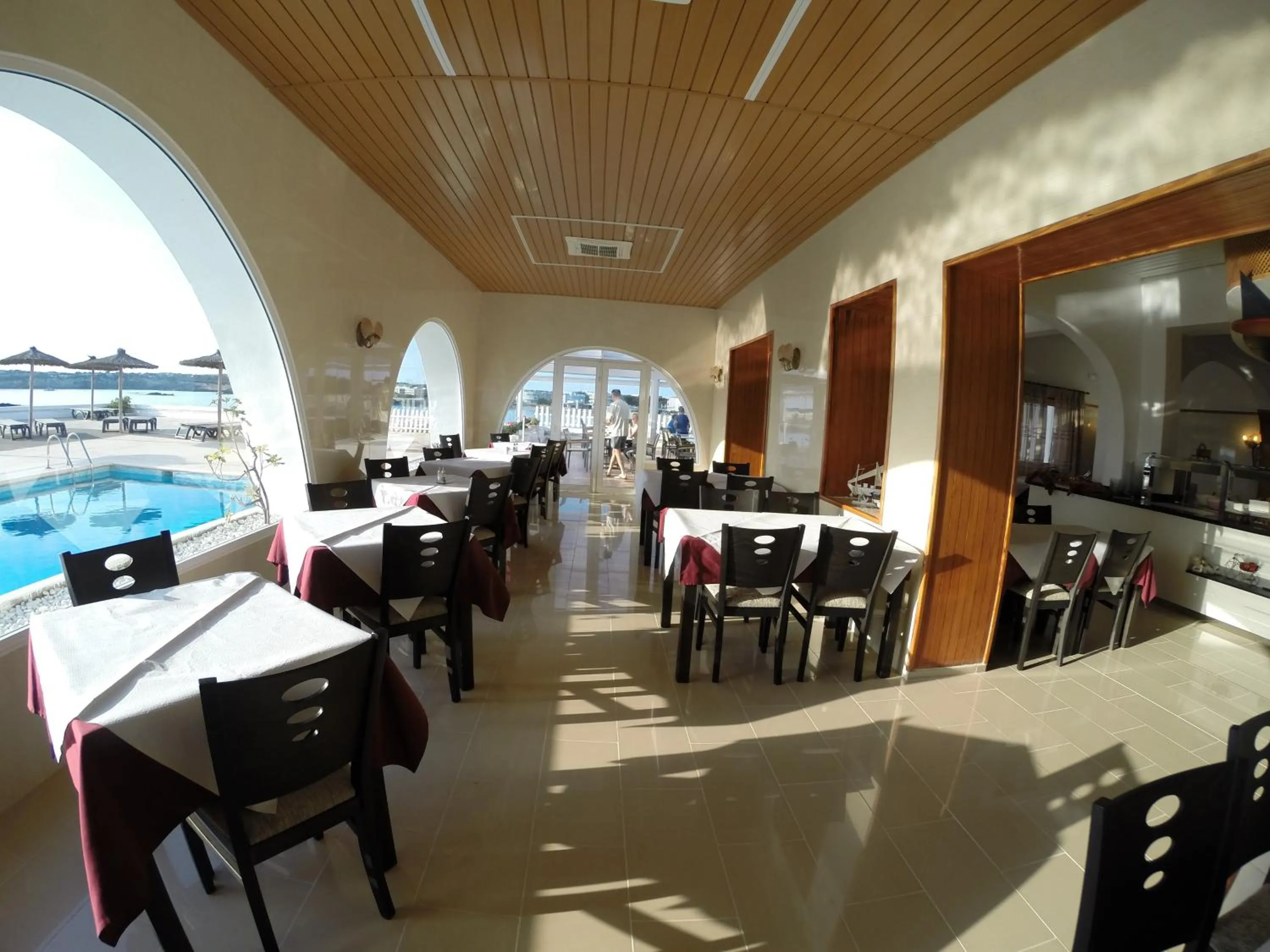 Restaurant/places to eat in Hotel Roca Bella