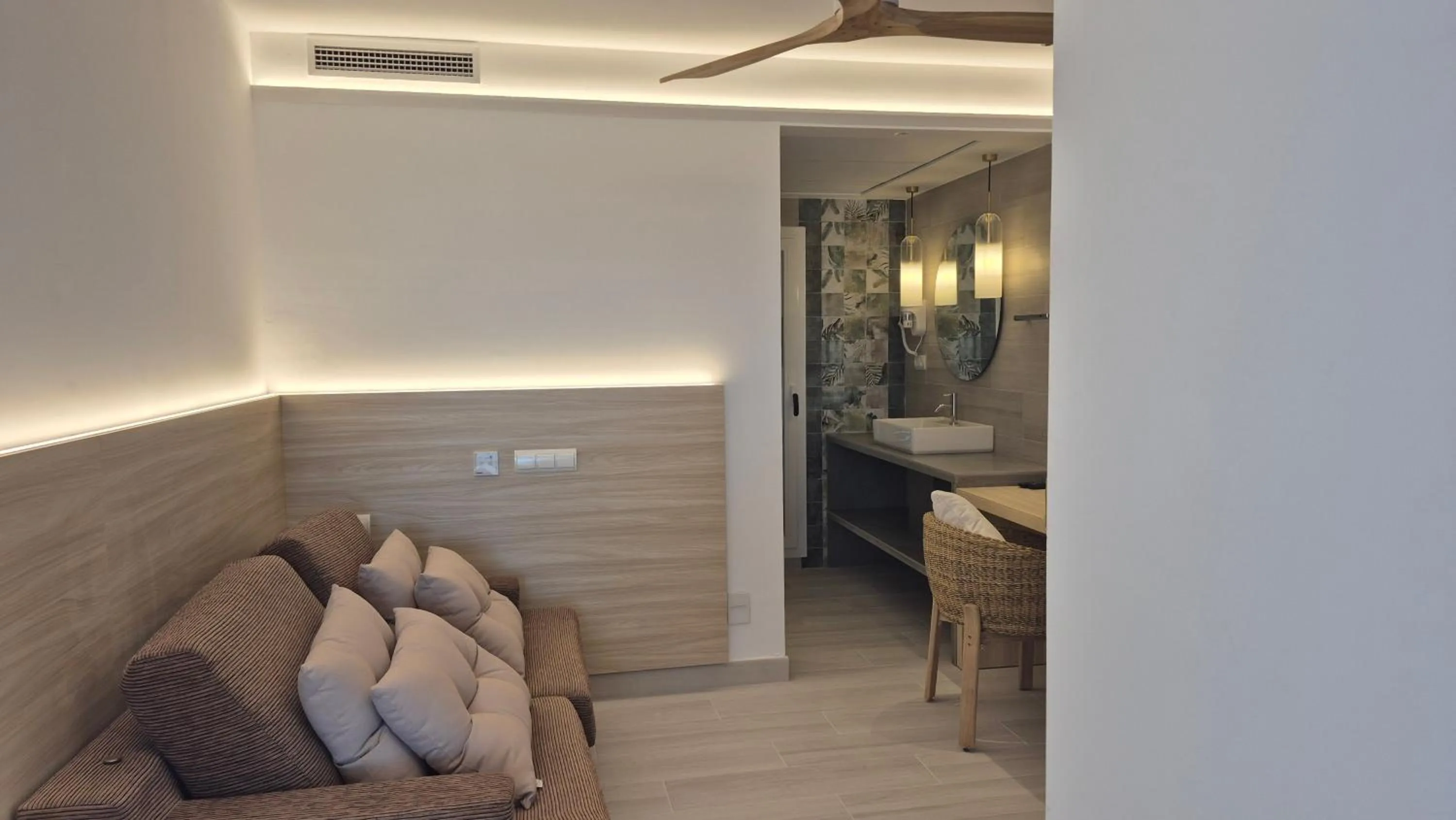 Living room in Hotel Roca Bella