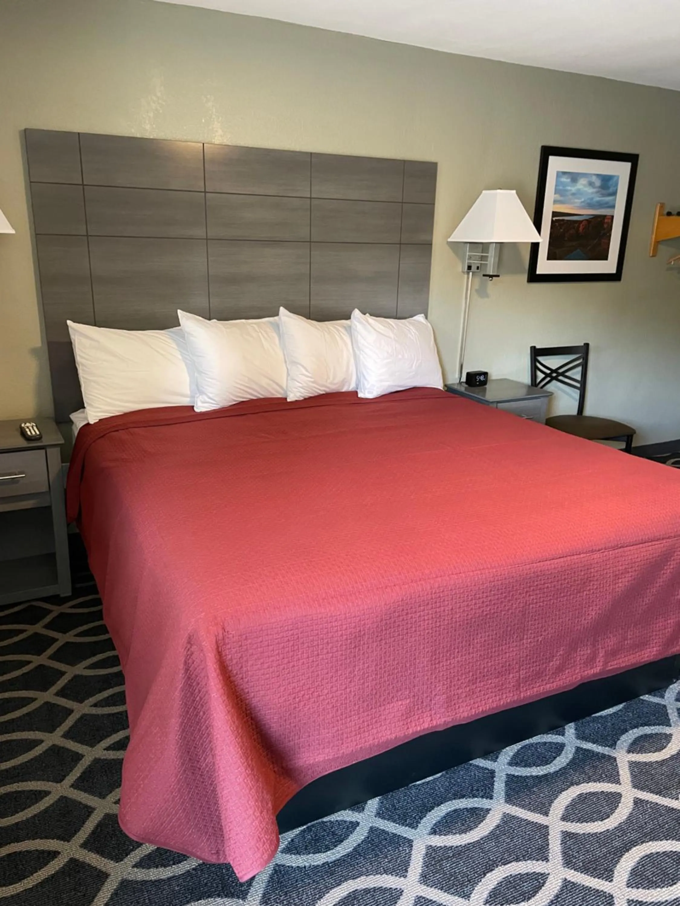 Bed in Embassy Inn Motel Ithaca