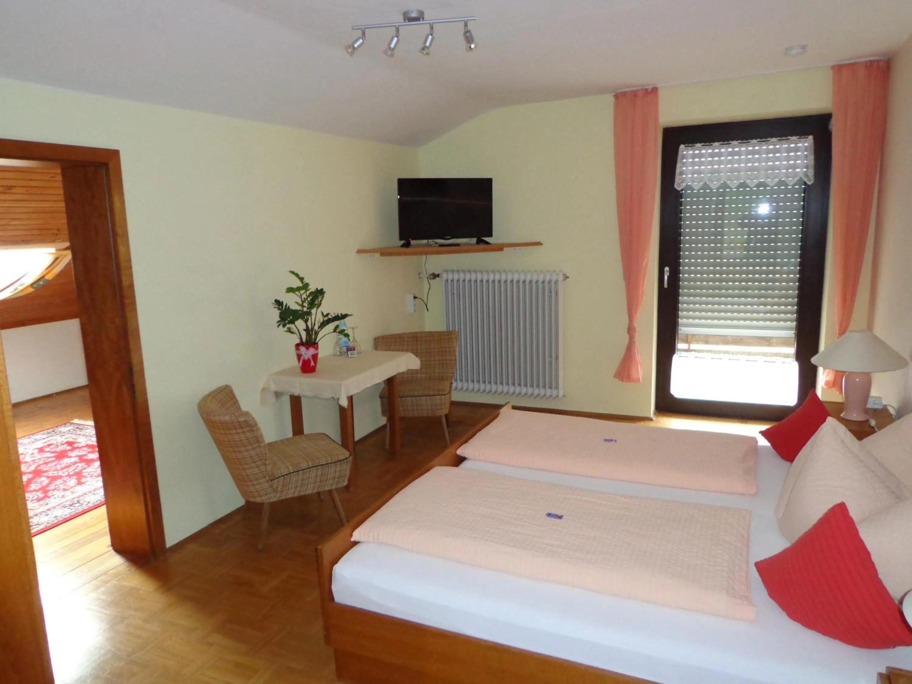 Shower, Bed in Pension Schamberger