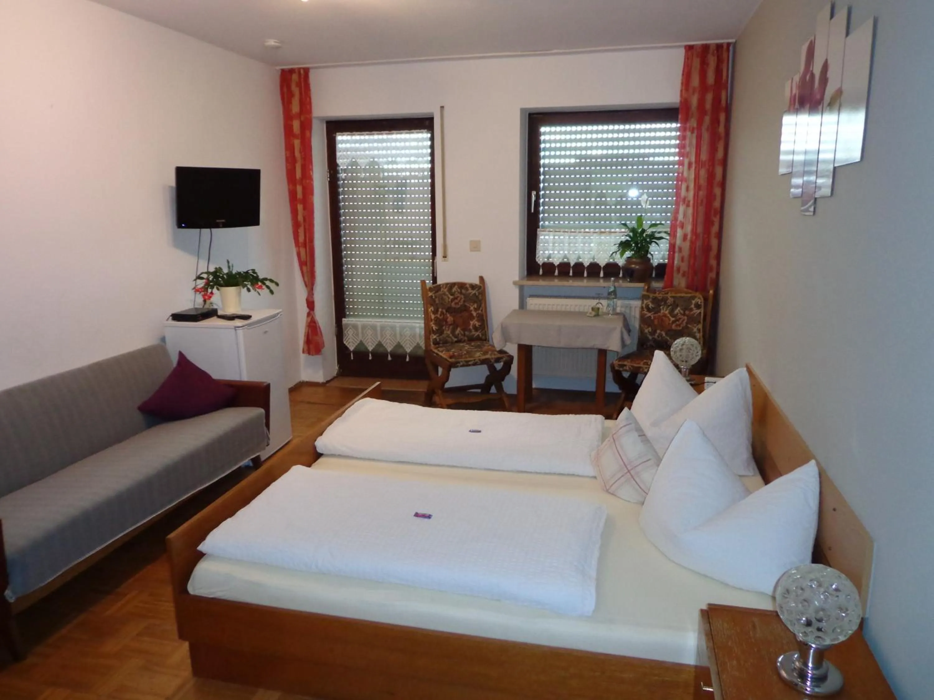 Photo of the whole room, Bed in Pension Schamberger