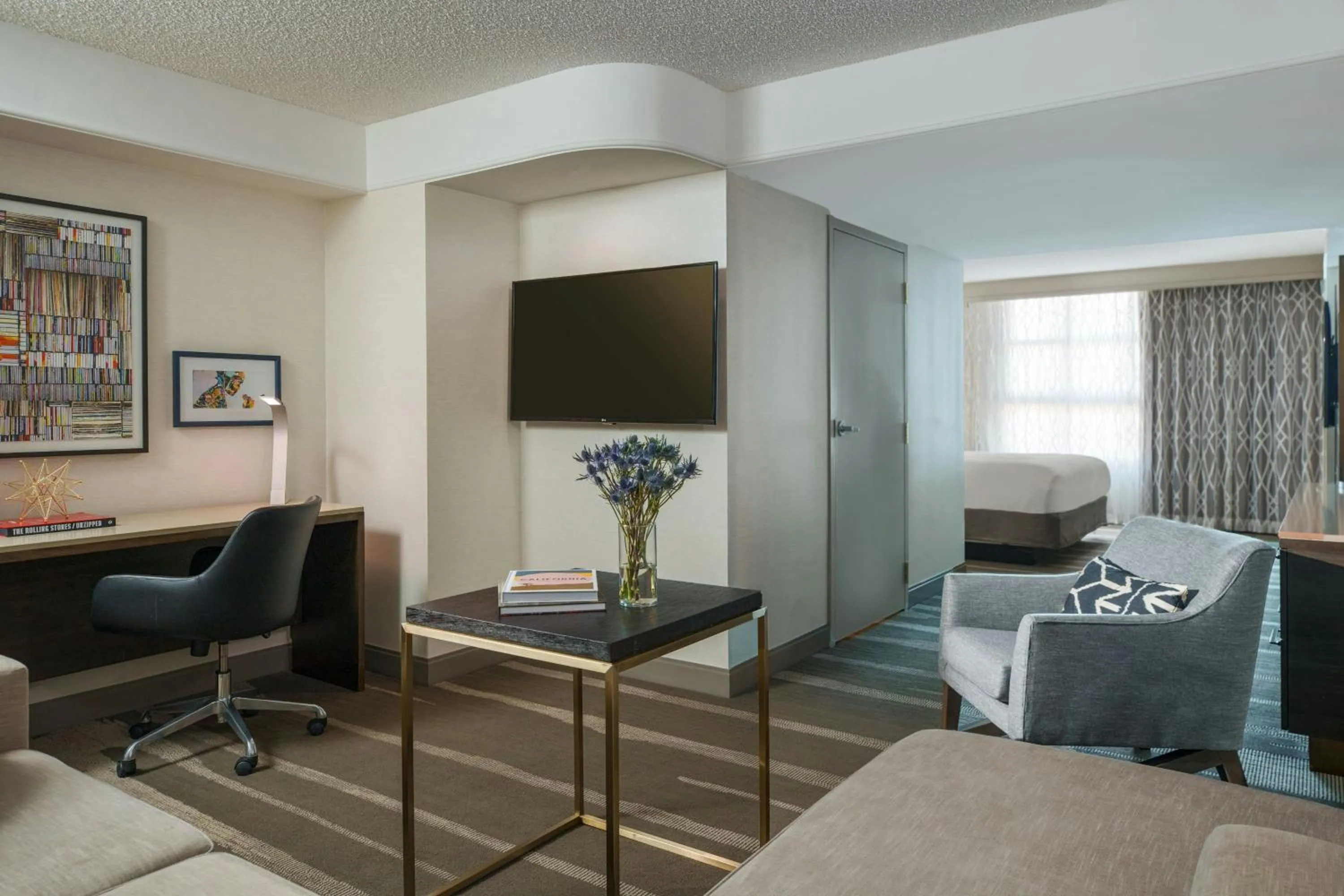 Bedroom in Renaissance Los Angeles Airport Hotel