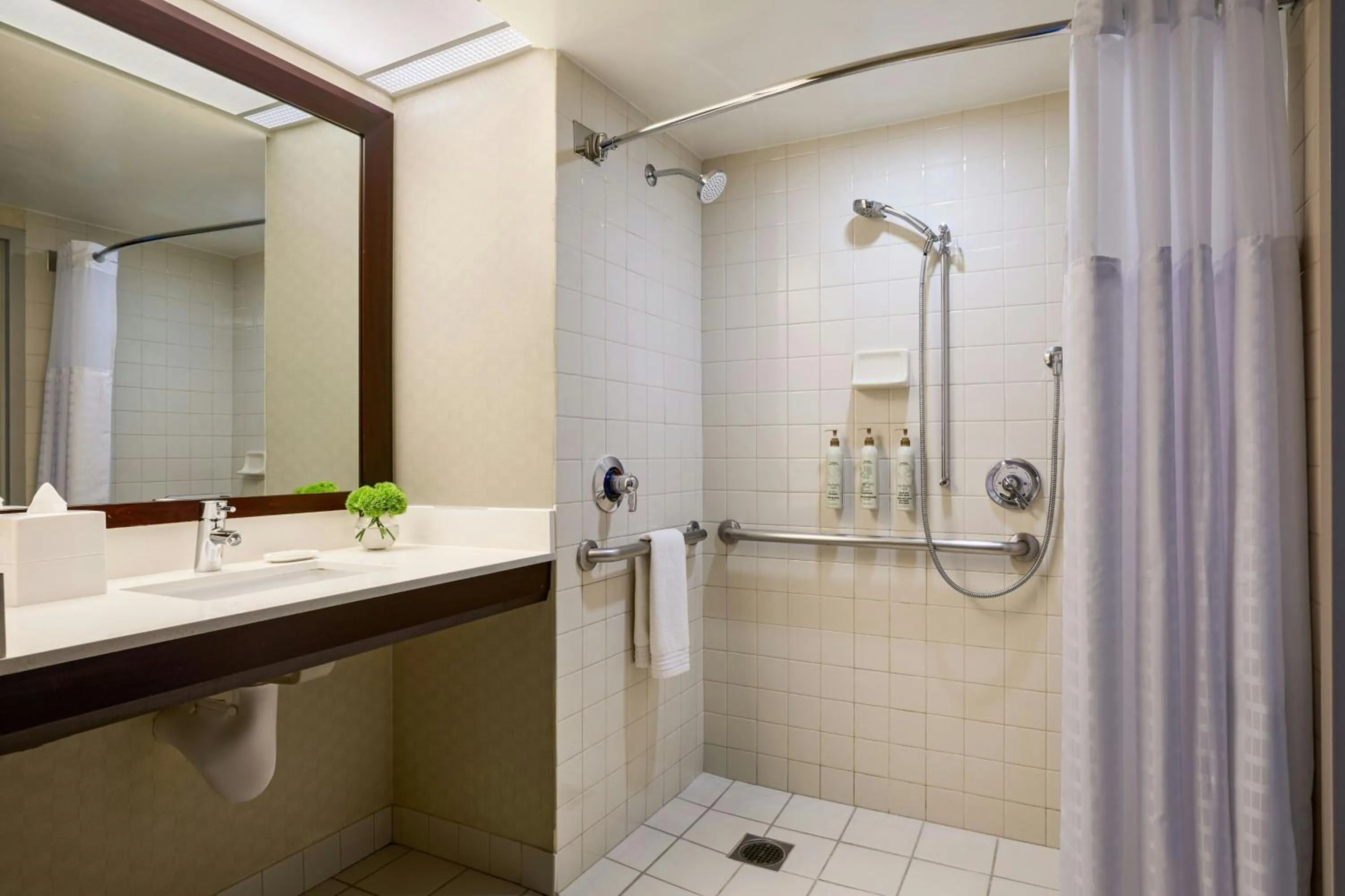 Bathroom in Renaissance Los Angeles Airport Hotel