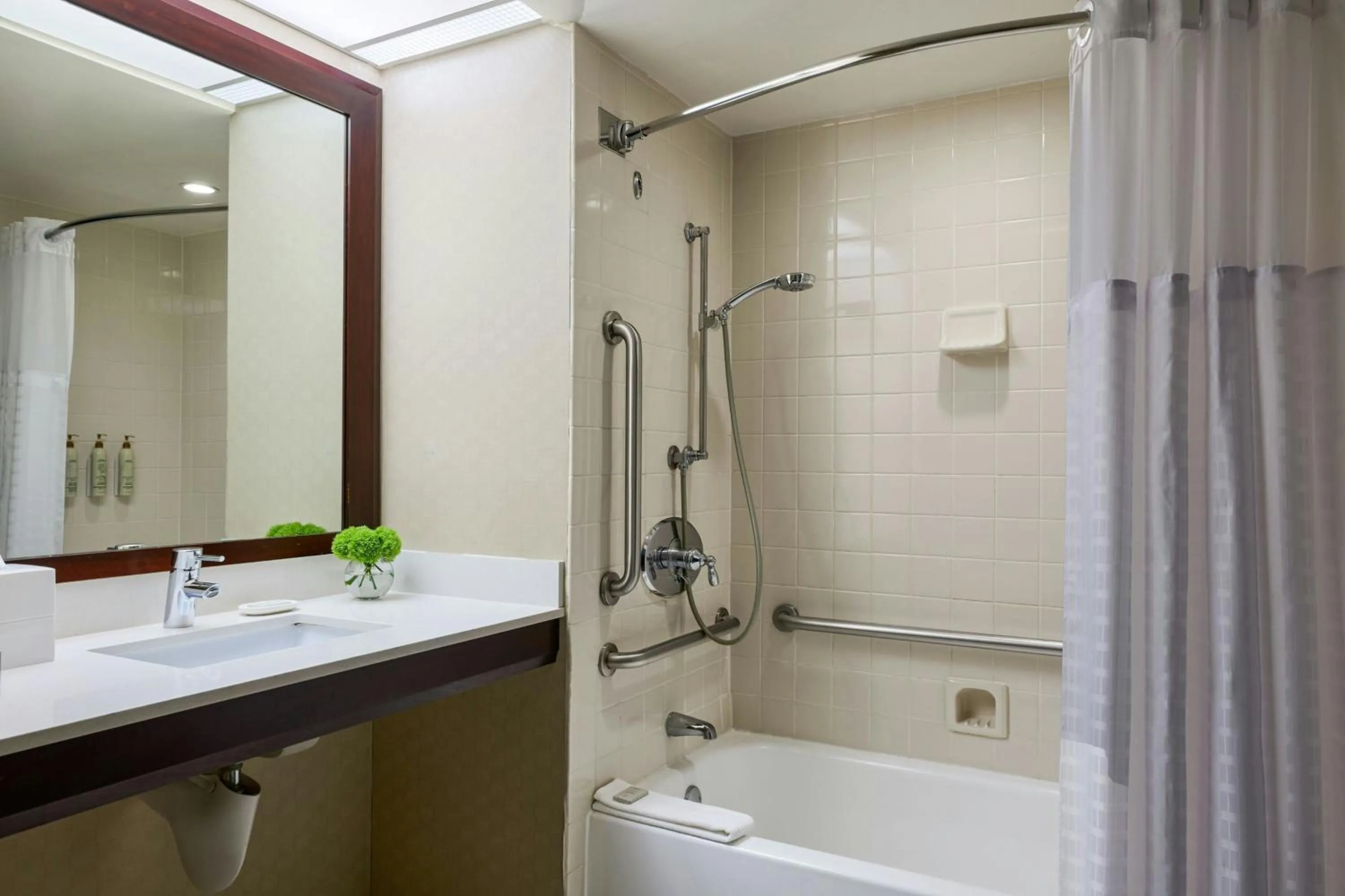 Bathroom in Renaissance Los Angeles Airport Hotel