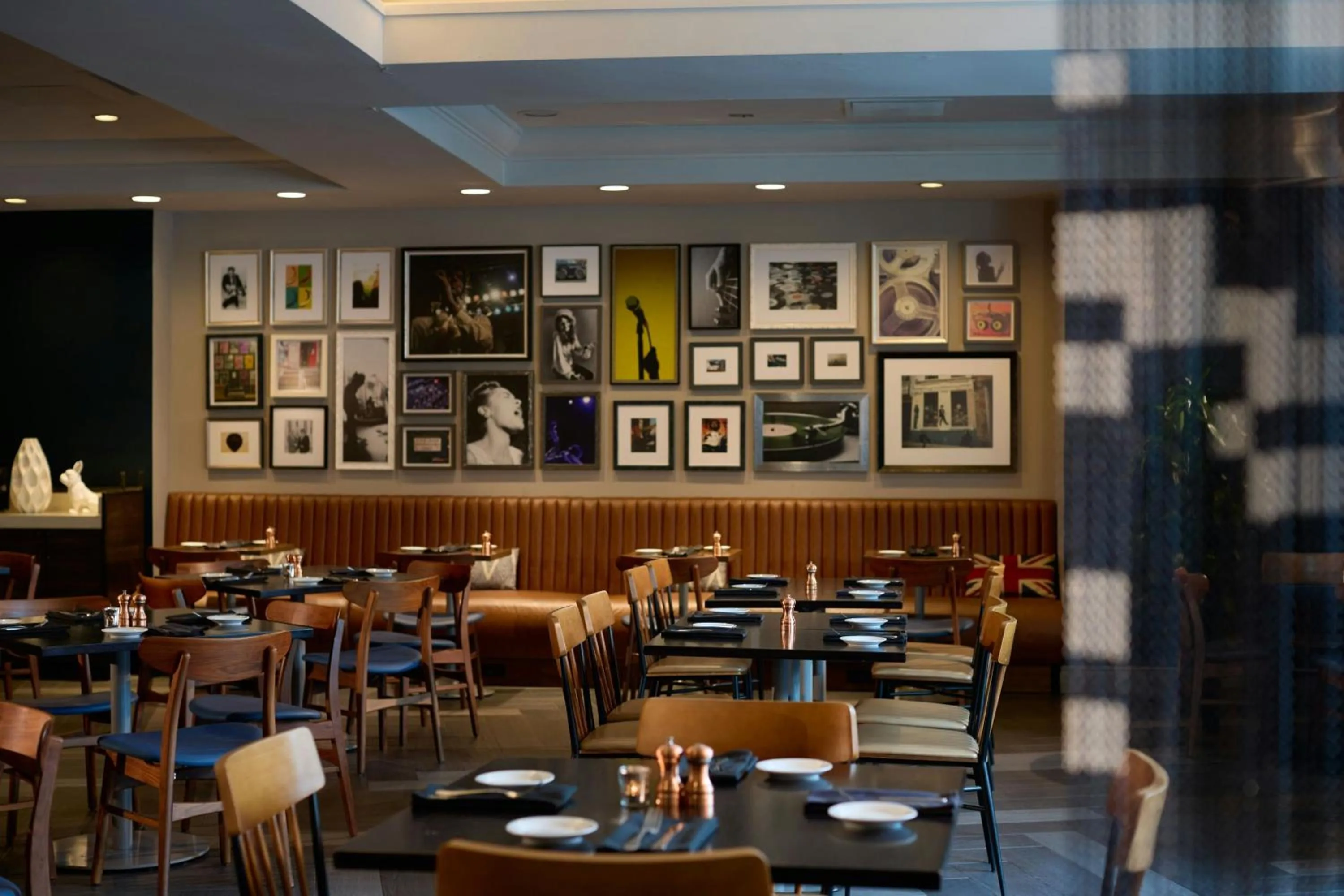 Restaurant/places to eat in Renaissance Los Angeles Airport Hotel