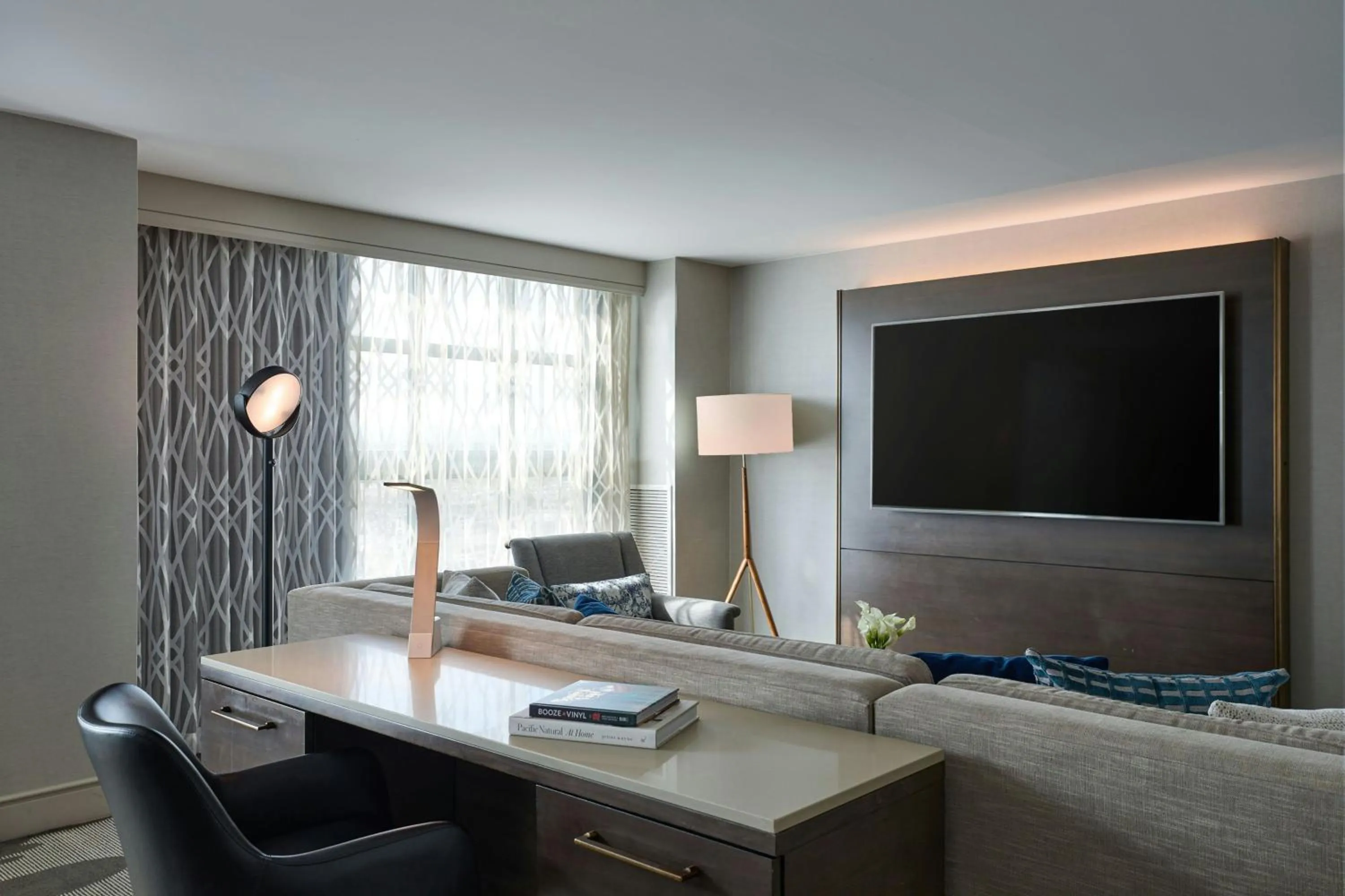 Bedroom in Renaissance Los Angeles Airport Hotel