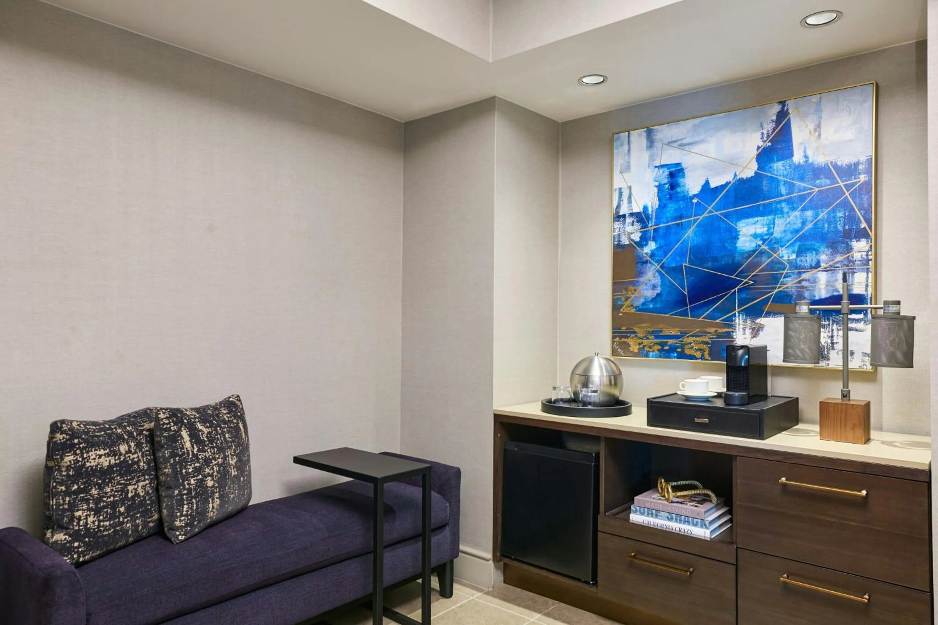 Bedroom in Renaissance Los Angeles Airport Hotel