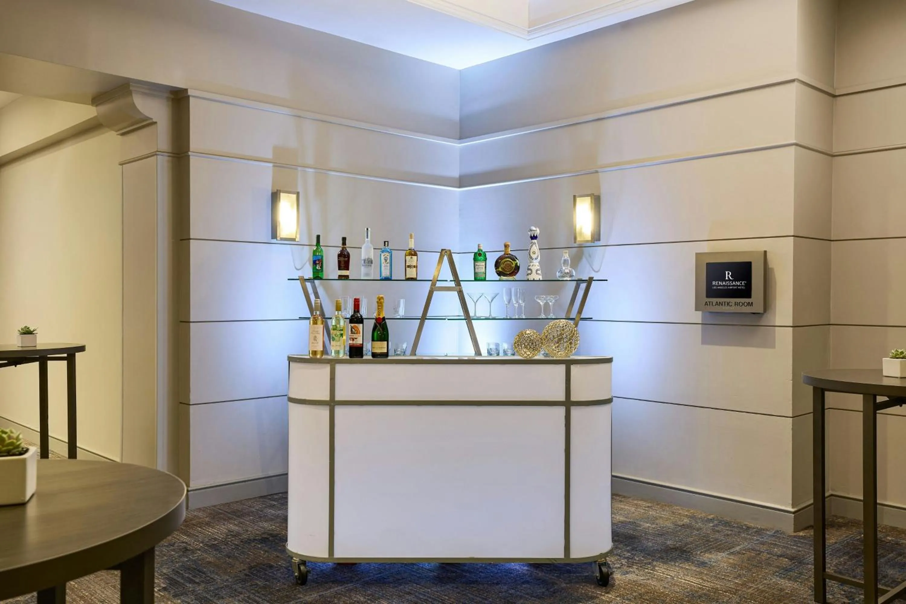 Lobby or reception in Renaissance Los Angeles Airport Hotel