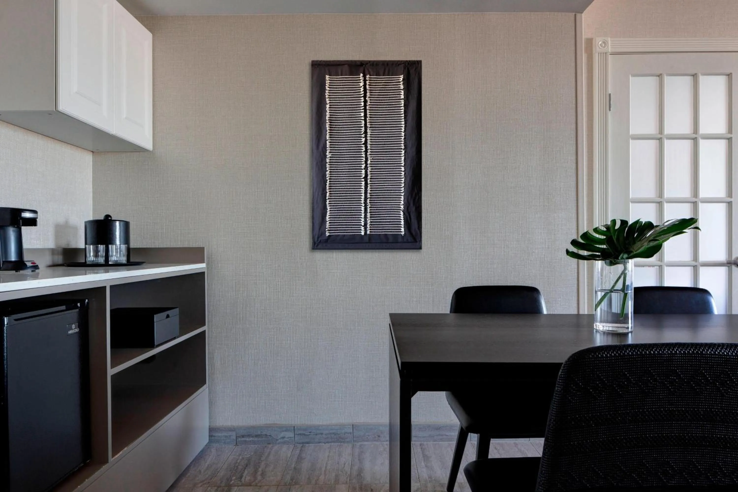 Photo of the whole room in New York LaGuardia Airport Marriott