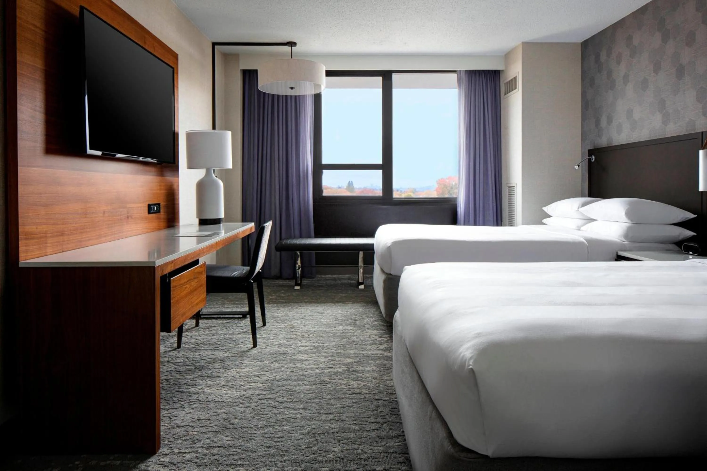 Photo of the whole room, Bed in New York LaGuardia Airport Marriott