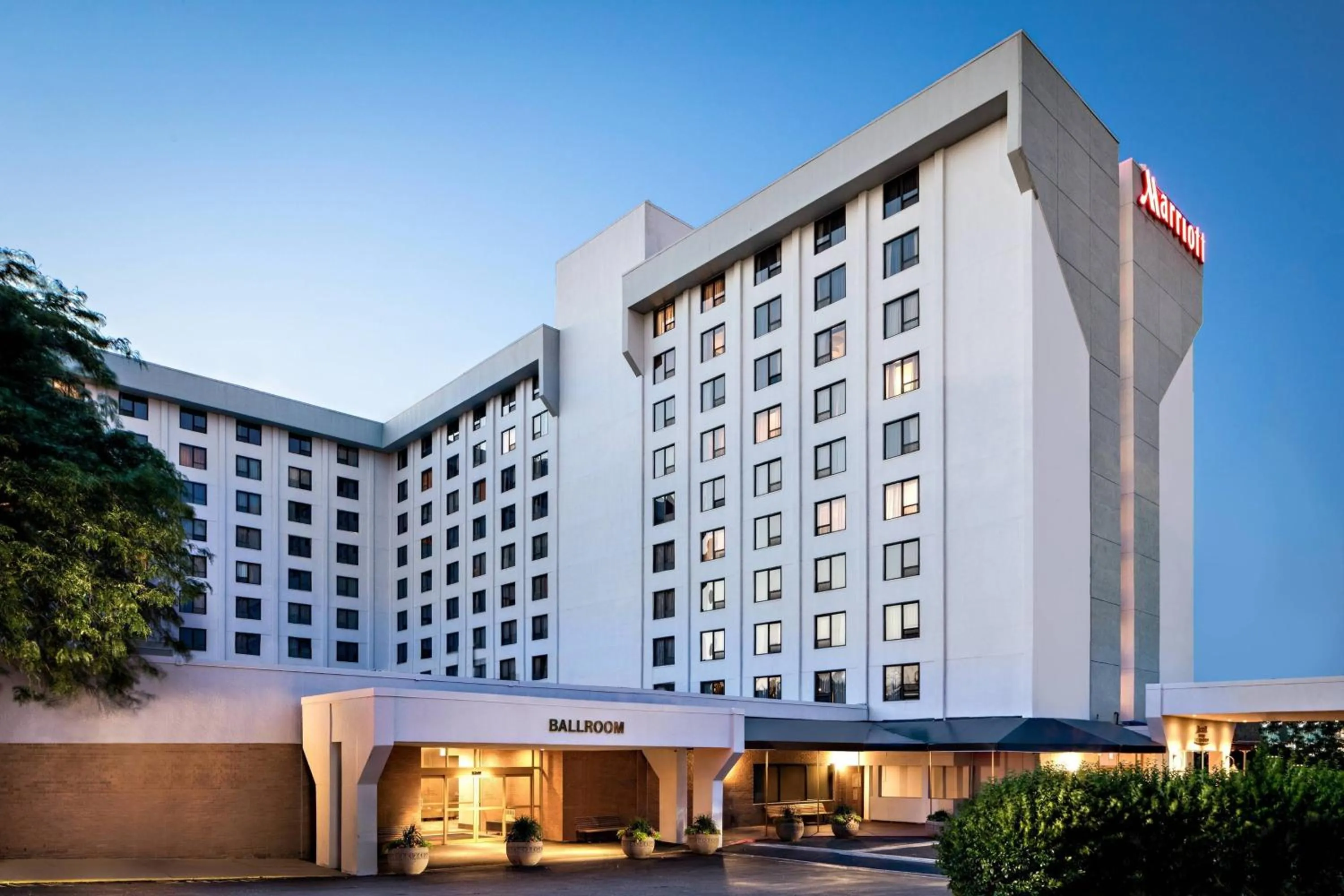 Property building in New York LaGuardia Airport Marriott