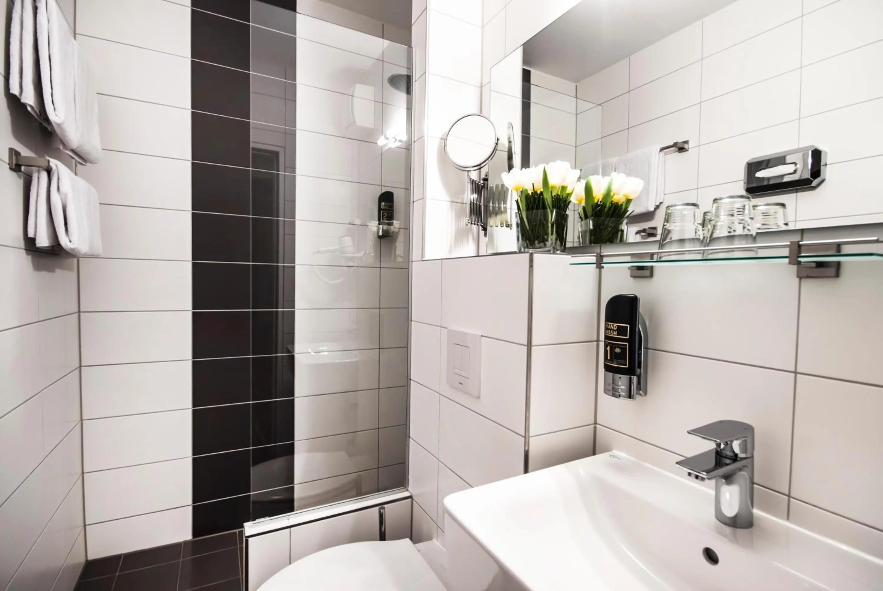 Bathroom in Hotel Metropol by Maier Privathotels