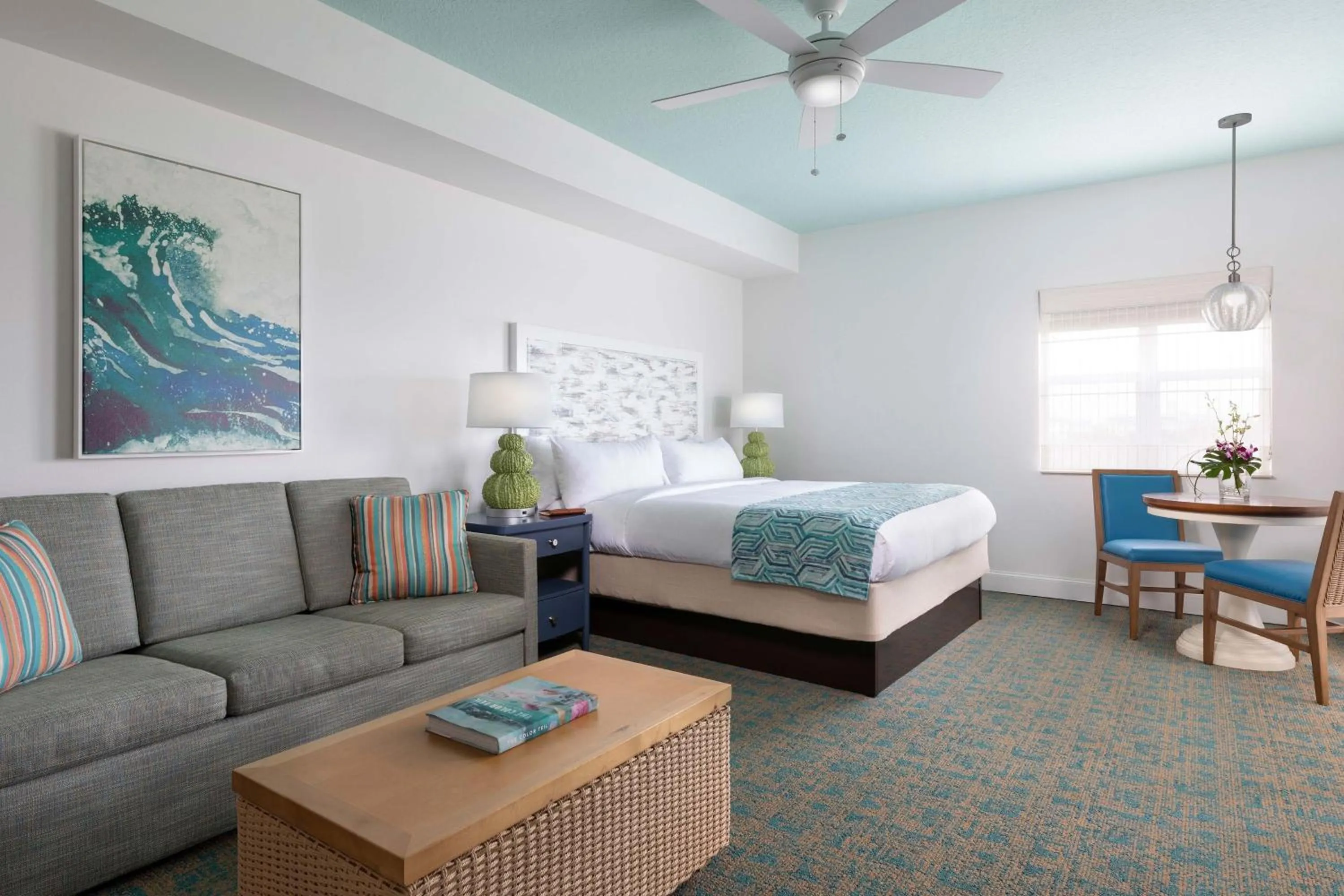 Photo of the whole room, Bed in Marriott's Harbour Lake
