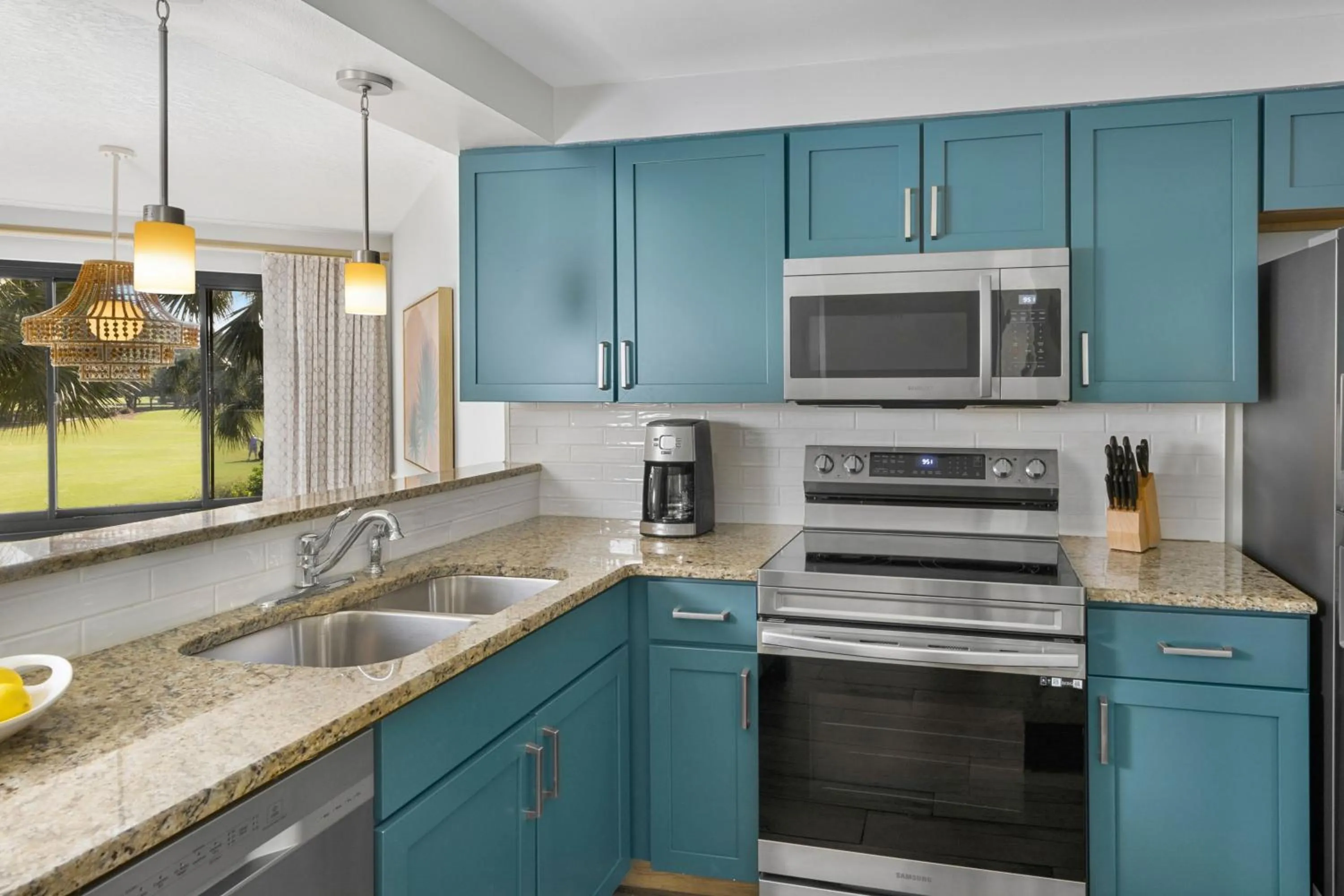 Kitchen or kitchenette in Marriott's Sabal Palms
