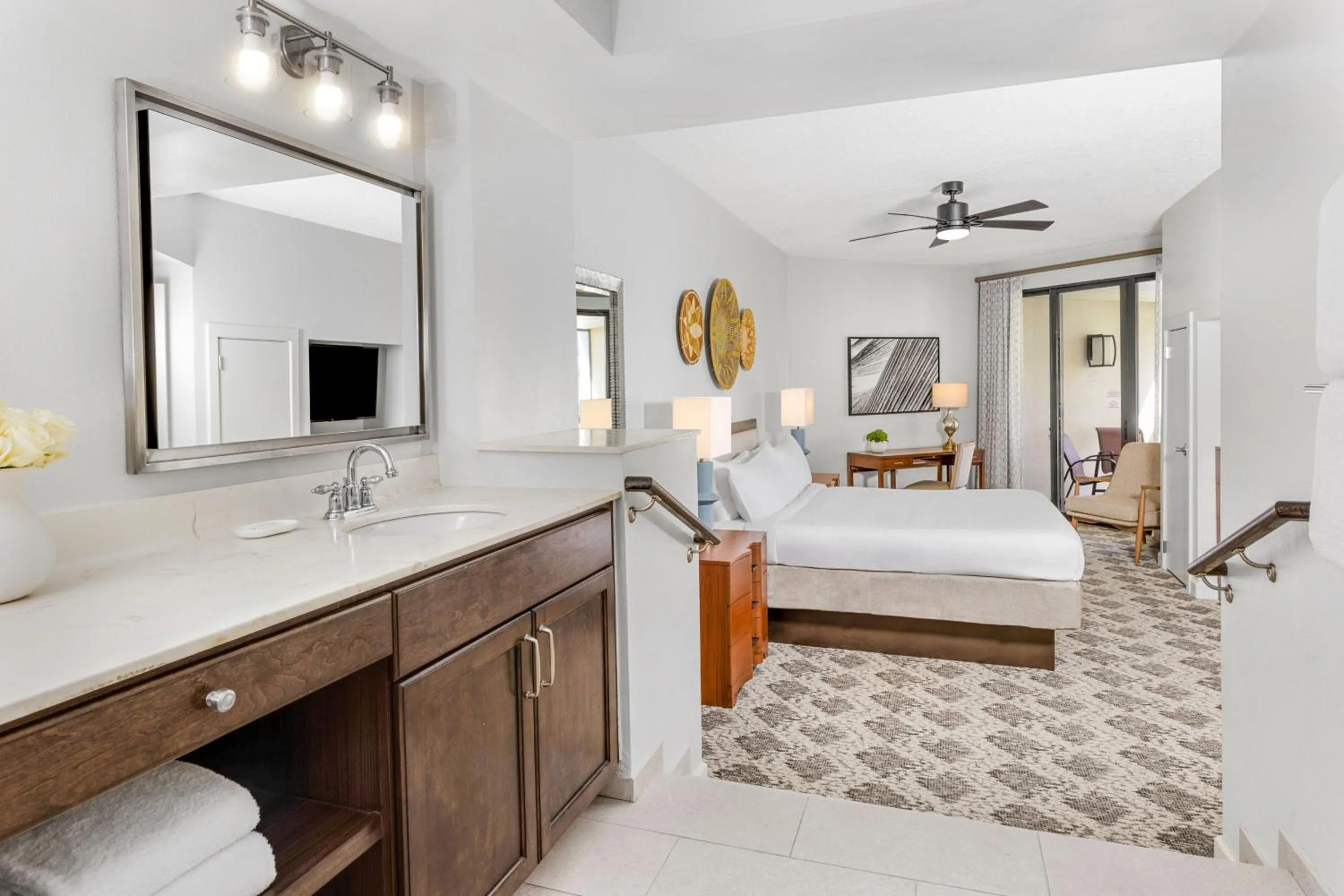Bathroom, Bed in Marriott's Sabal Palms