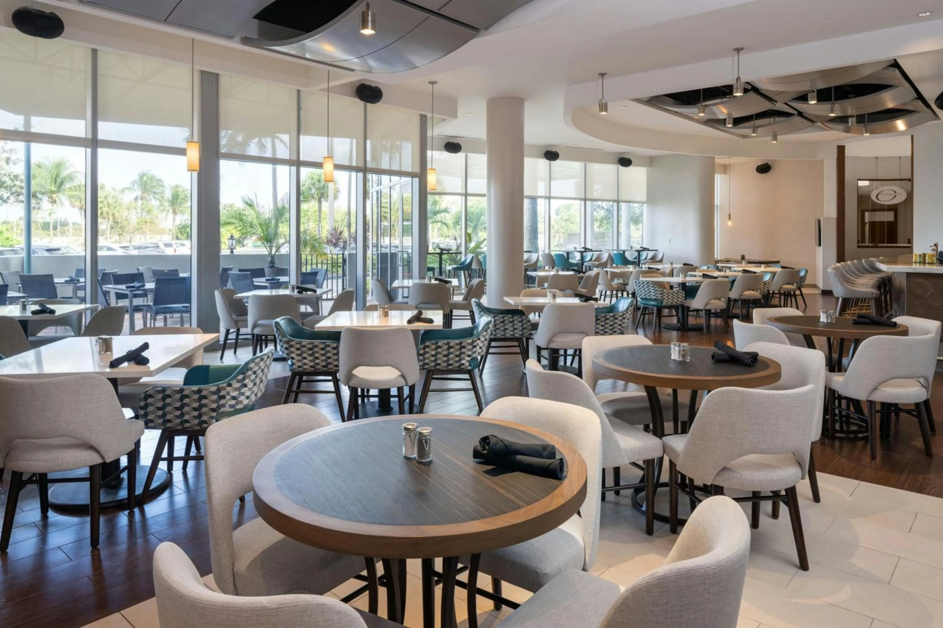Lounge or bar in Residence Inn by Marriott Miami Airport