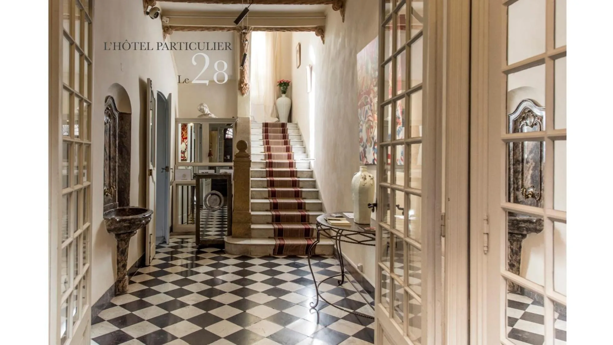 Nearby landmark in Hôtel Particulier Le 28 - Spa & Art Luxury Design by Alain Ducasse