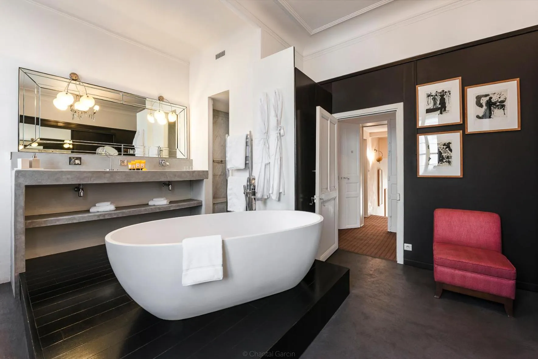 Bathroom in Hôtel Particulier Le 28 - Spa & Art Luxury Design by Alain Ducasse