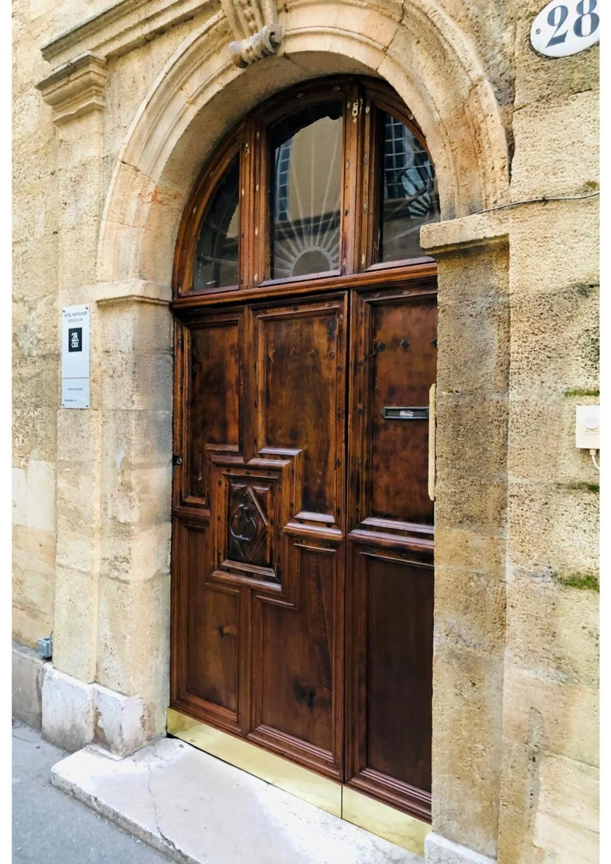 Nearby landmark in Hôtel Particulier Le 28 - Spa & Art Luxury Design by Alain Ducasse