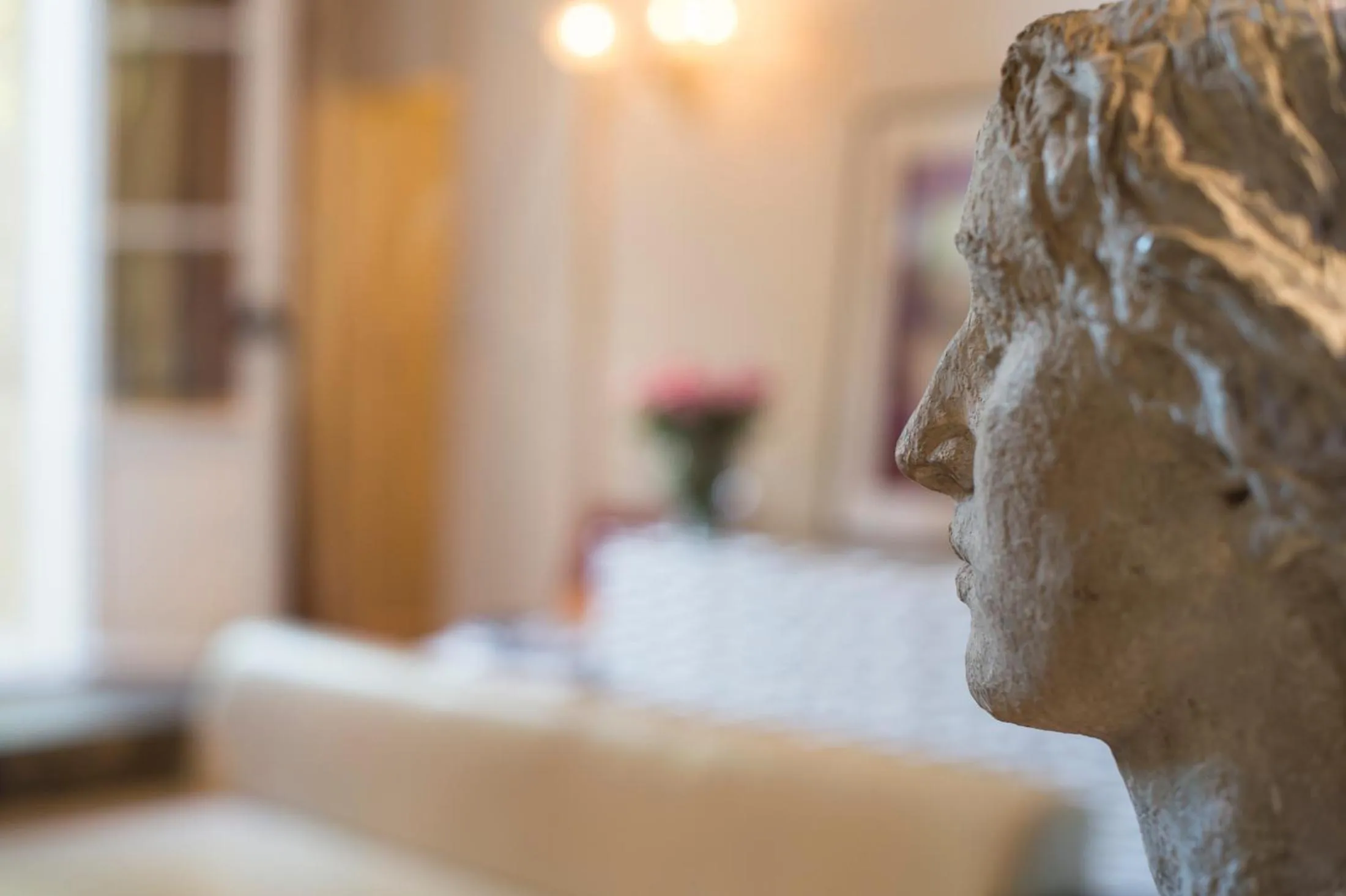 Communal lounge/ TV room in Hôtel Particulier Le 28 - Spa & Art Luxury Design by Alain Ducasse