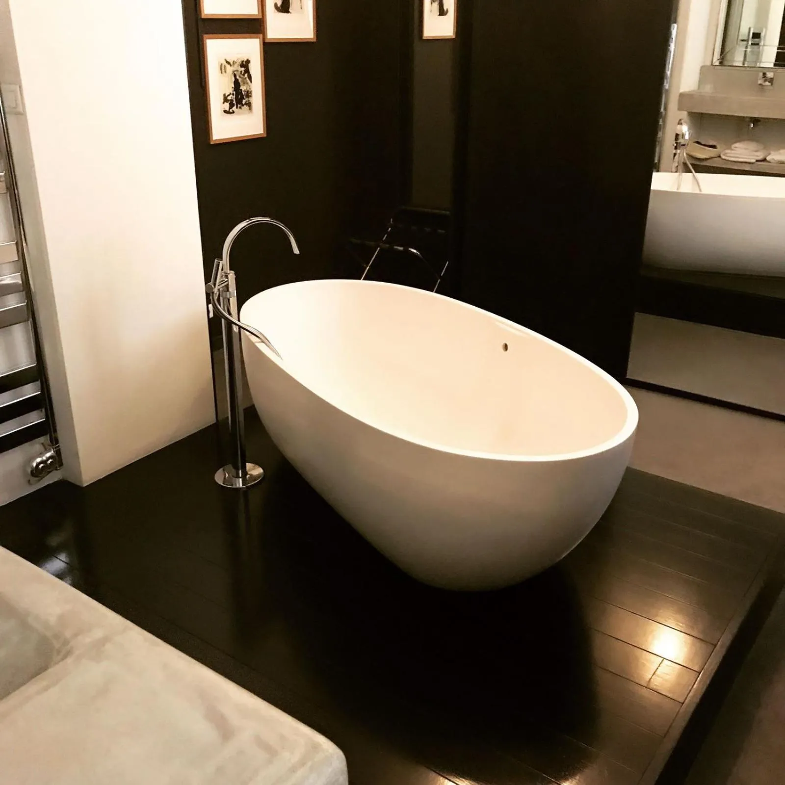 Bathroom, Bed in Hôtel Particulier Le 28 - Spa & Art Luxury Design by Alain Ducasse