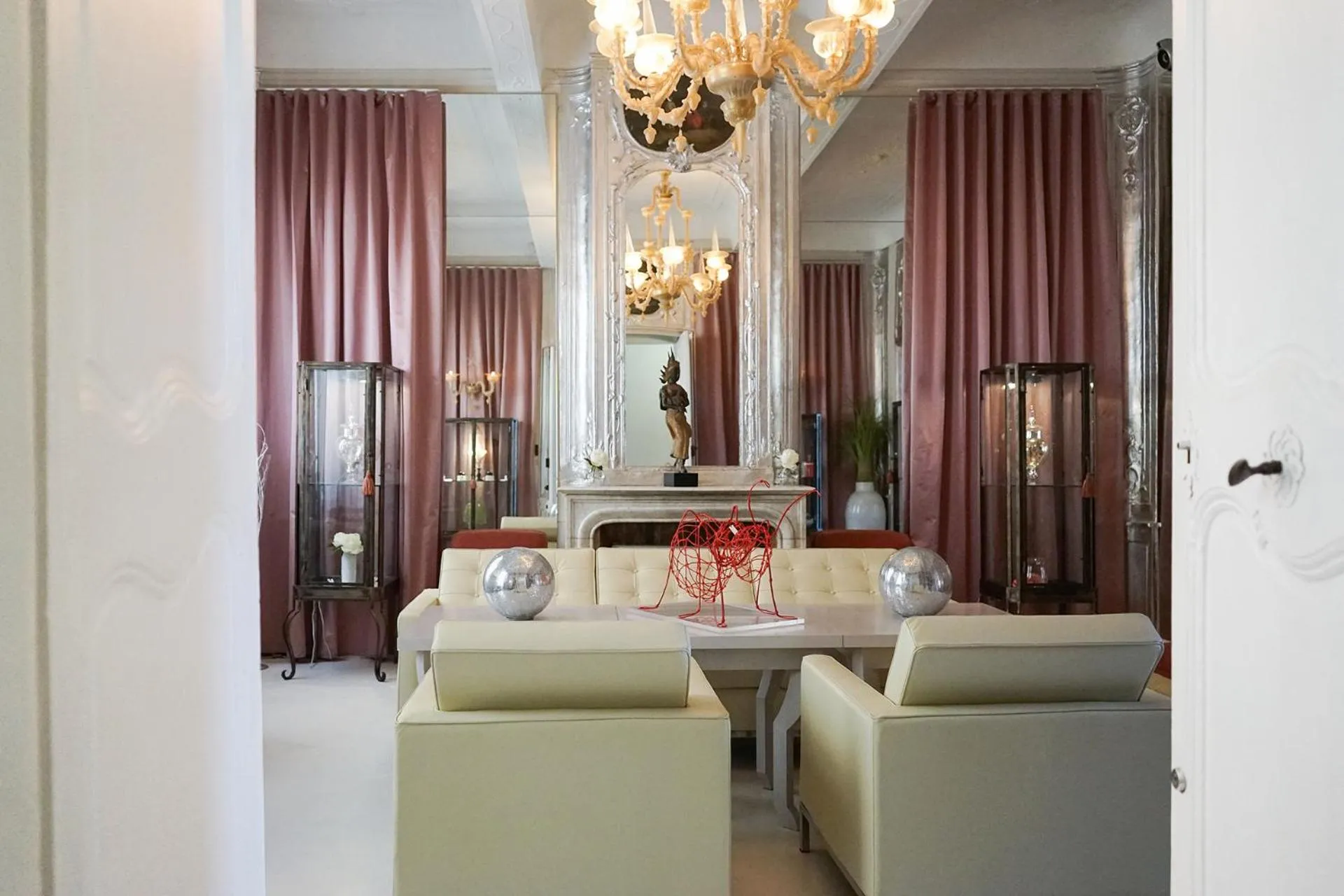 Restaurant/places to eat in Hôtel Particulier Le 28 - Spa & Art Luxury Design by Alain Ducasse