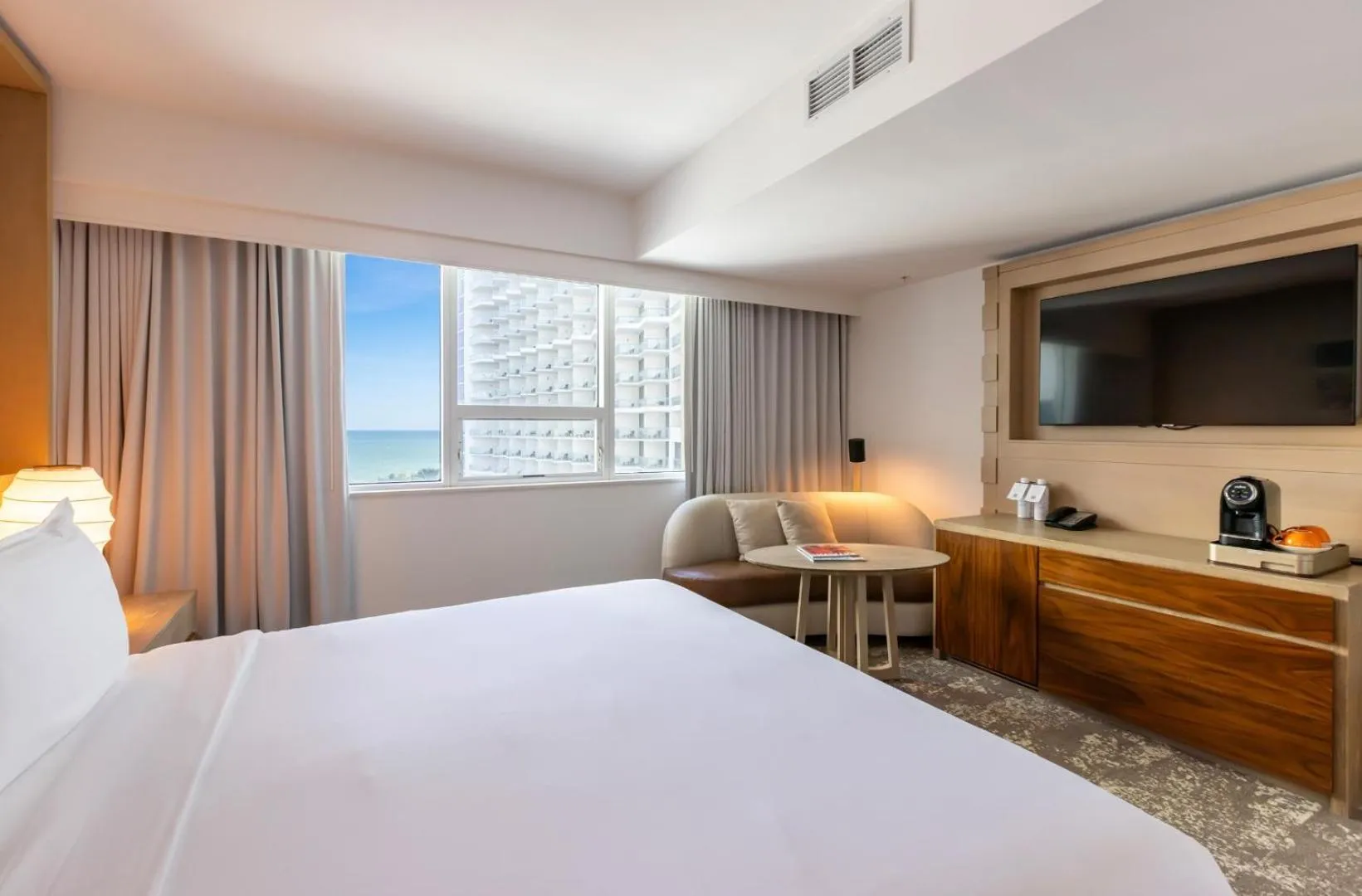 Bed in Eden Roc Miami Beach