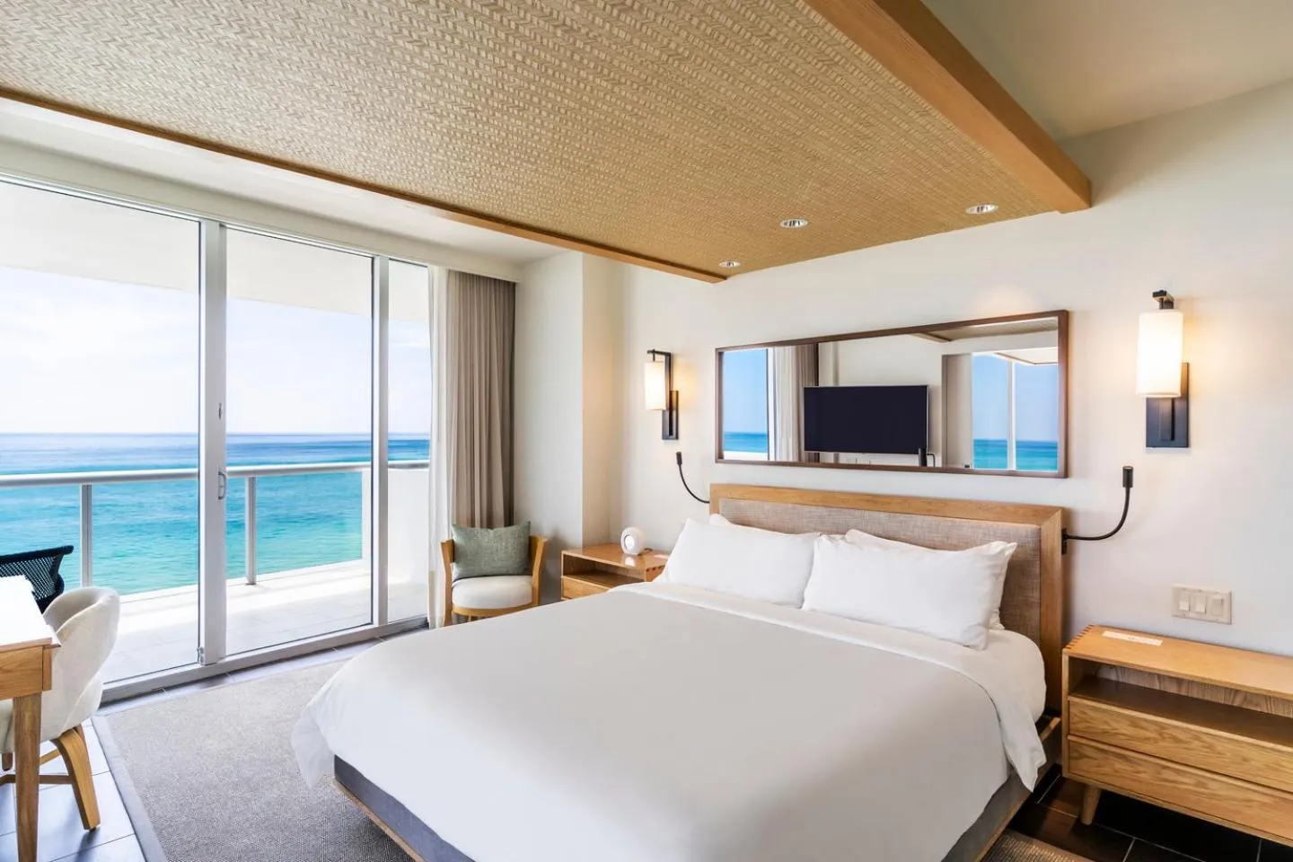 Bed in Eden Roc Miami Beach