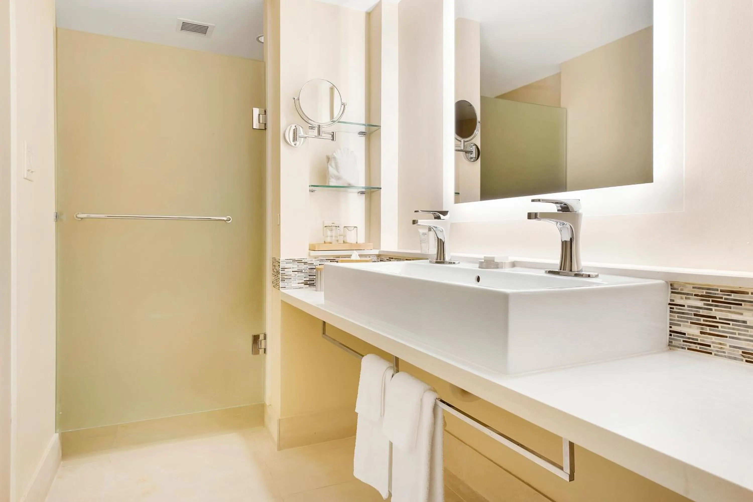 Bathroom in Eden Roc Miami Beach