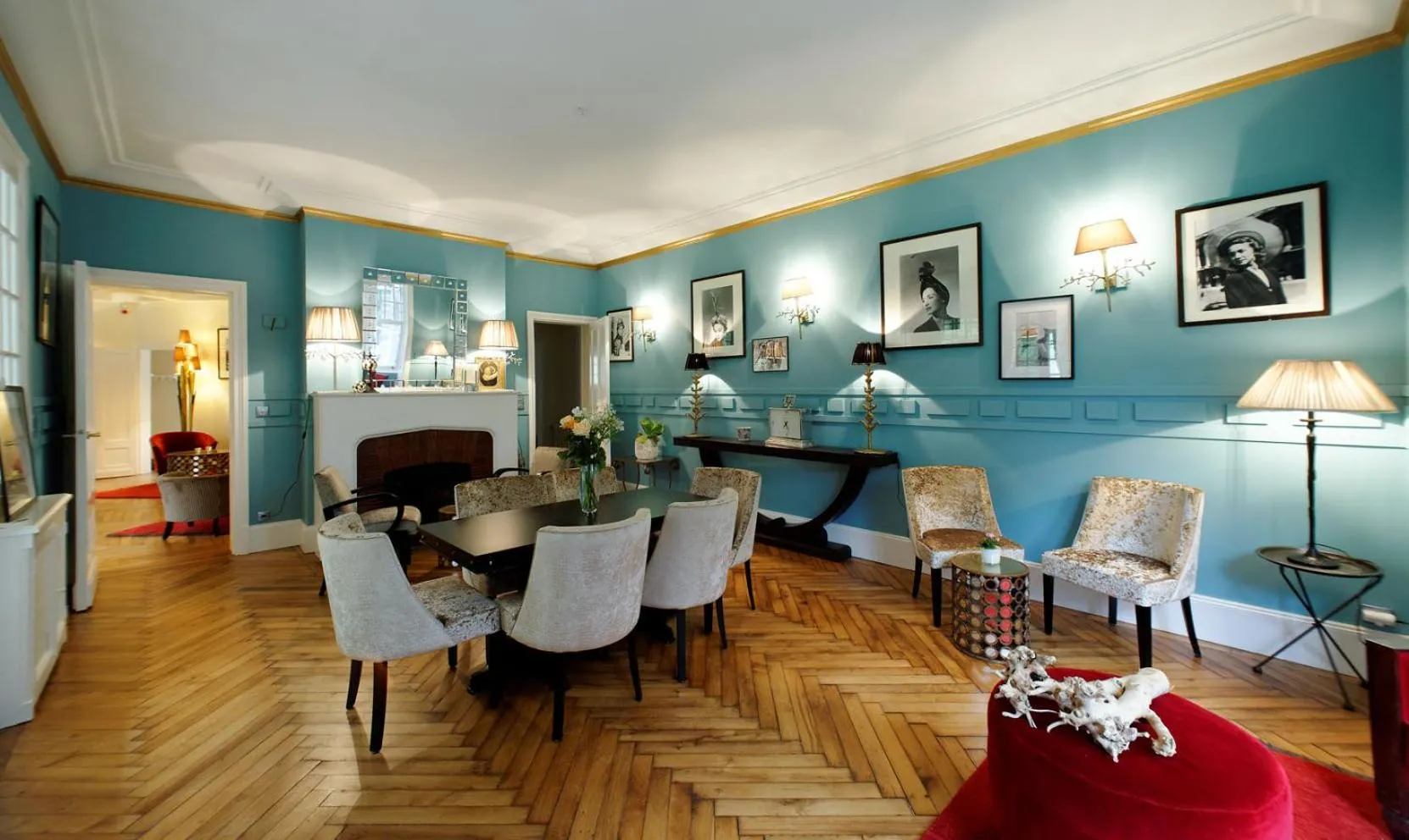 Communal lounge/ TV room in Demeure d'Hôtes Haec Otia