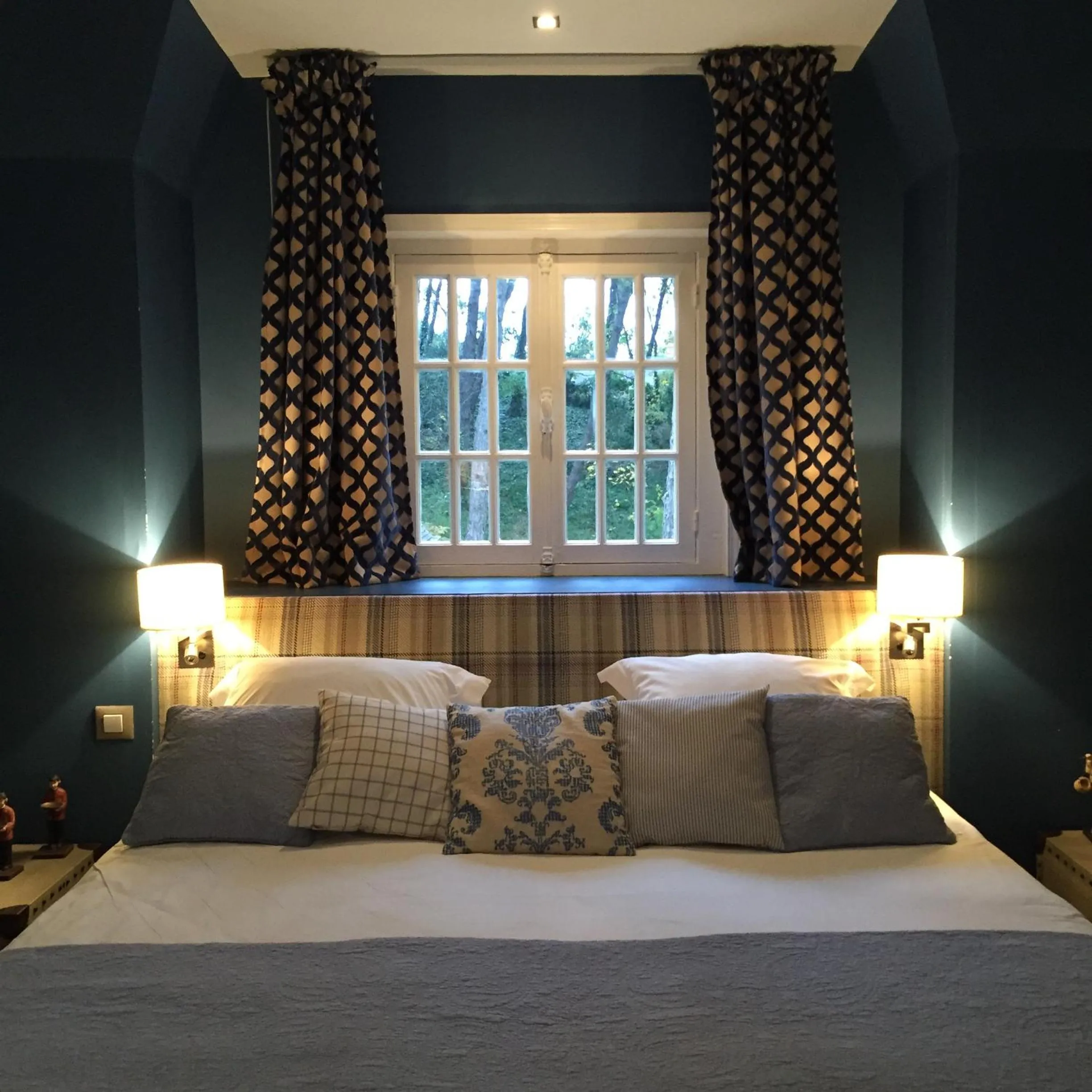 Decorative detail, Bed in Demeure d'Hôtes Haec Otia